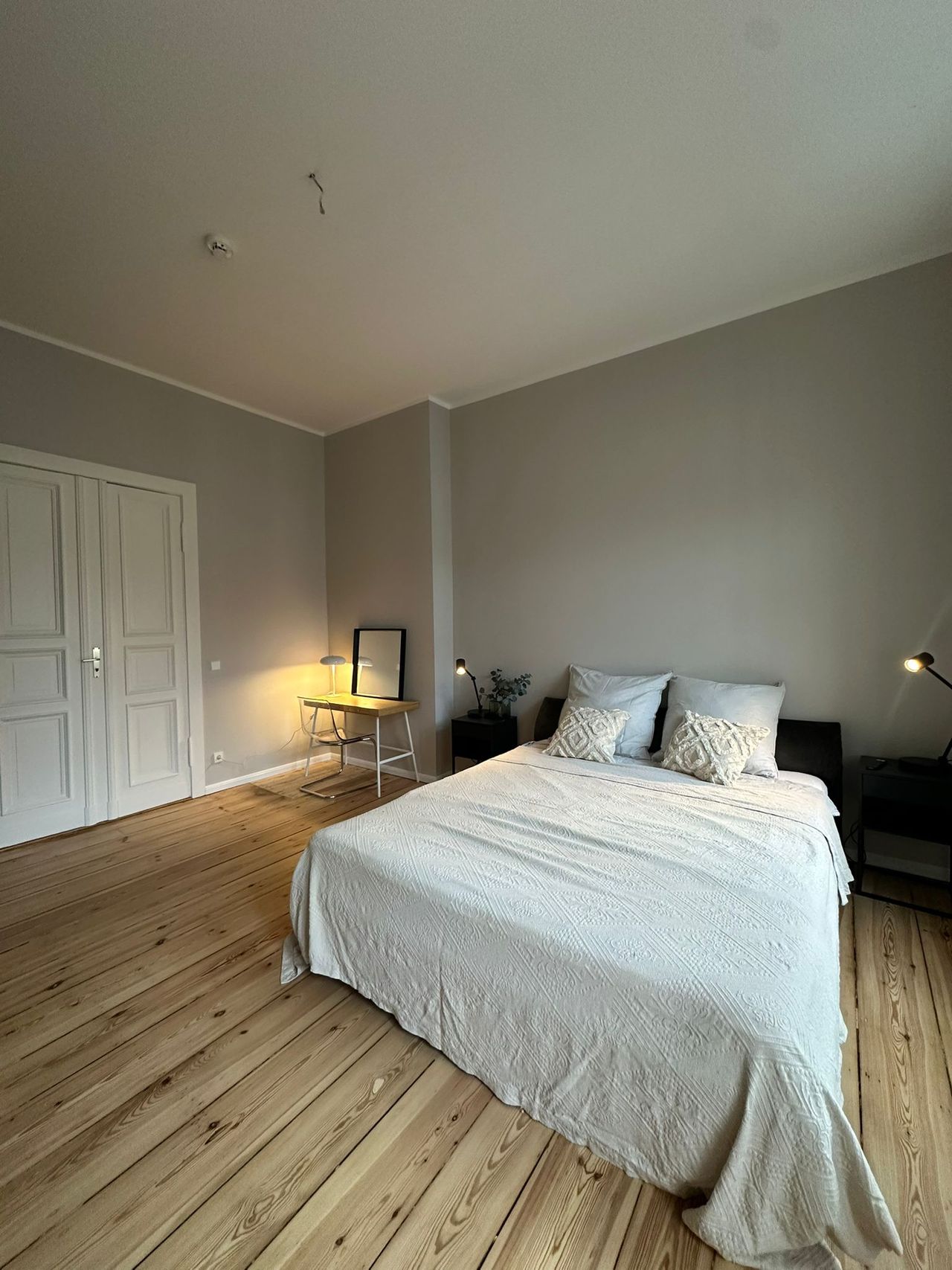 Classic apartment in one of Berlins old historical buildings in Mitte