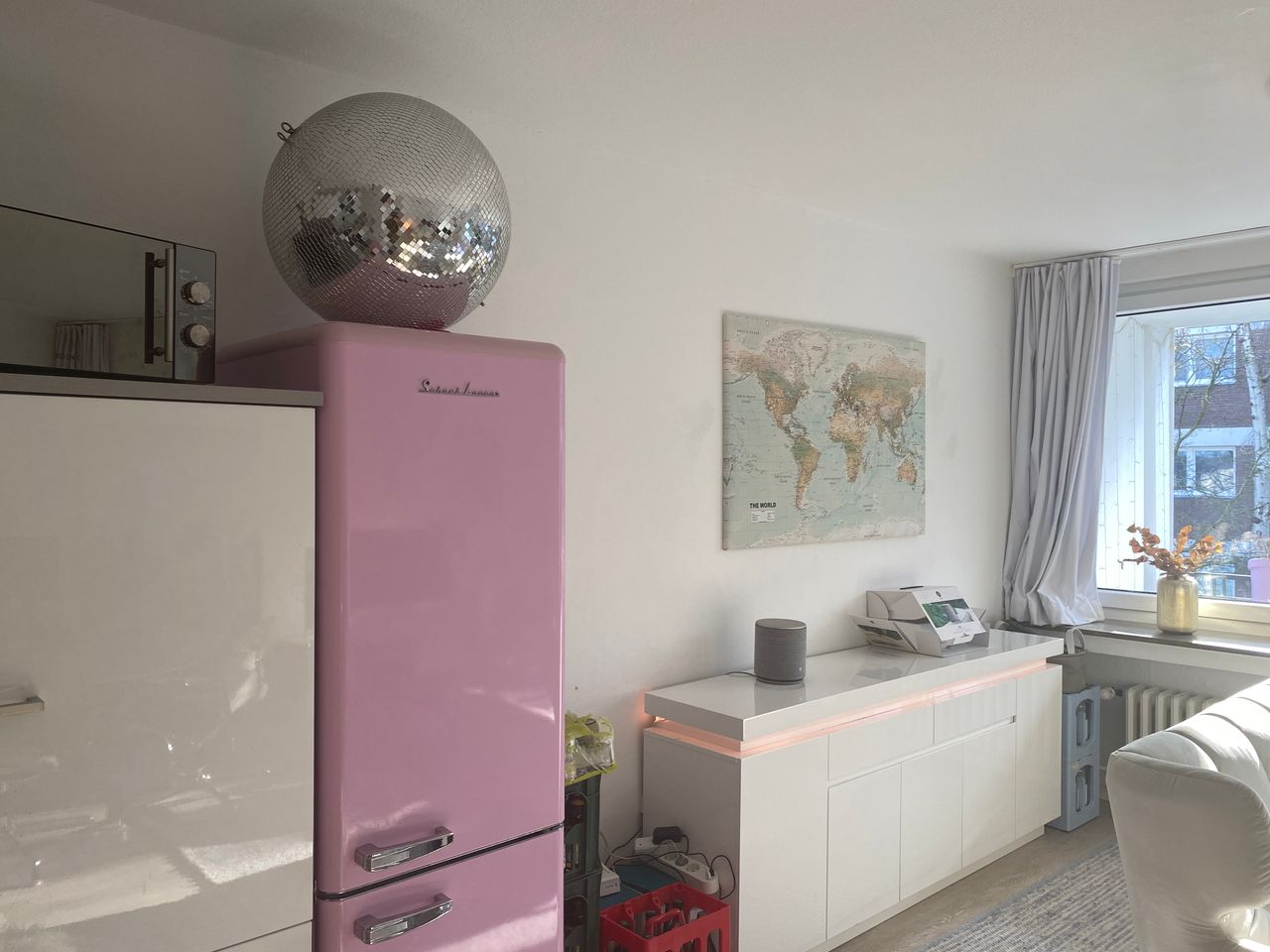 Modern, fully furnished apartment for subletting