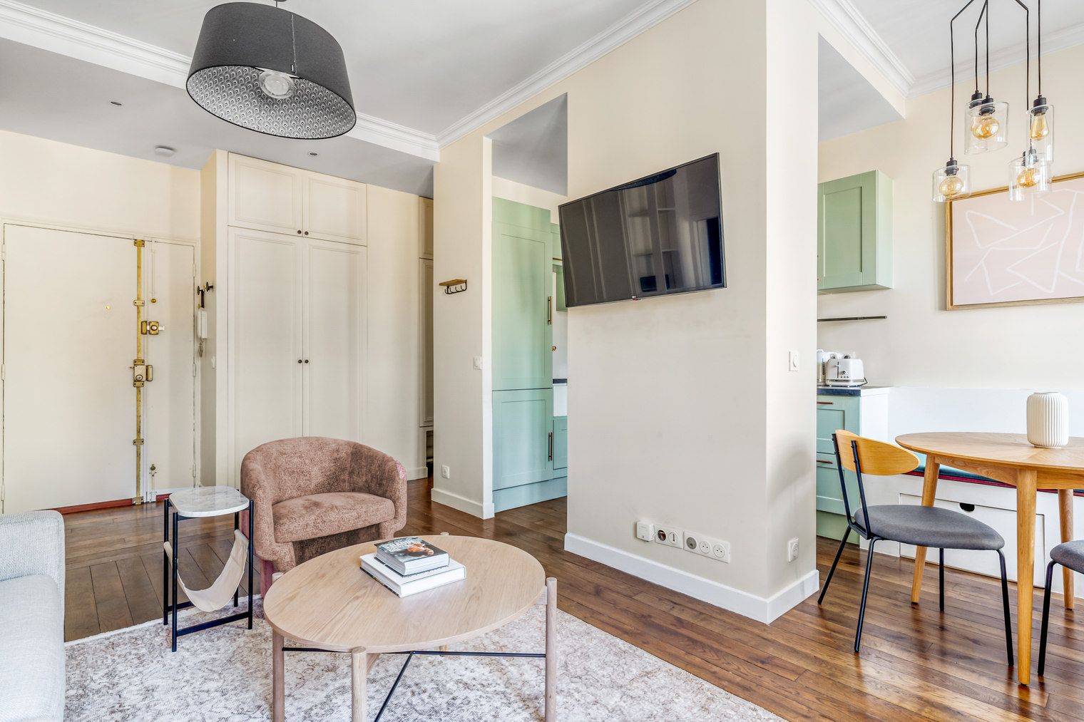 Location Échappée parisienne chic : appartement 2 pièces lumineux (loyer tout inclus)