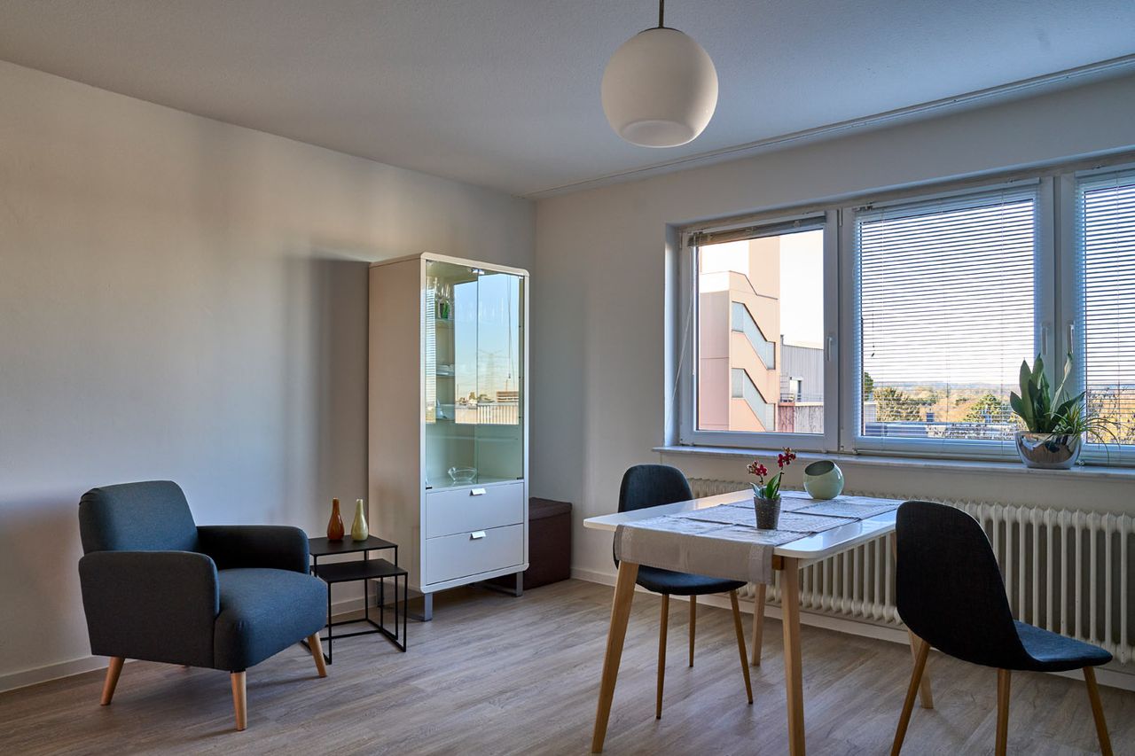 Very comfortable and spacious apartment in well-kept apartment house with elevator in a quiet side street in Lövenich