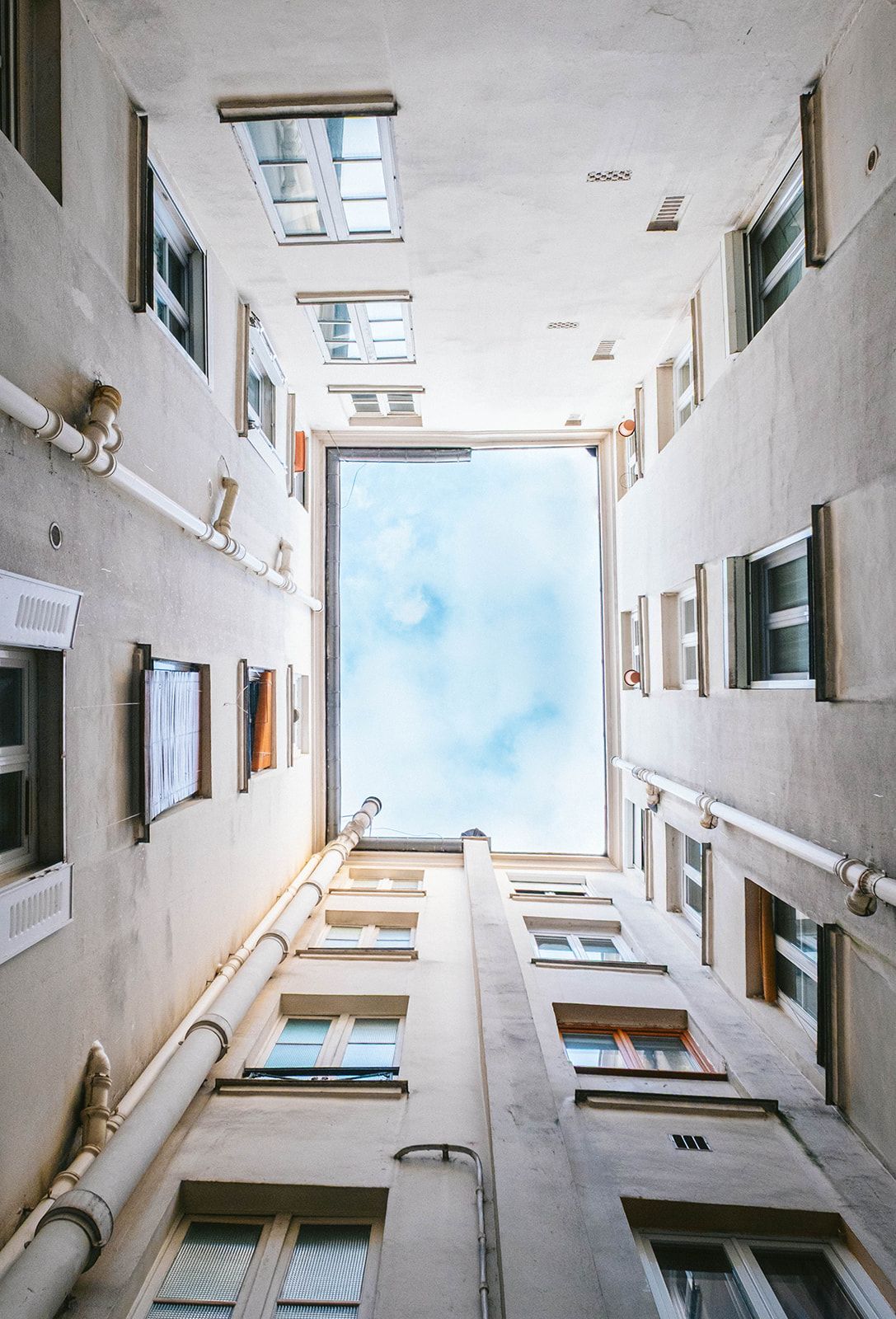 Location ✨ Studio rénové haut de gamme – Oberkampf – Calme absolu sur cour (loyer tout in