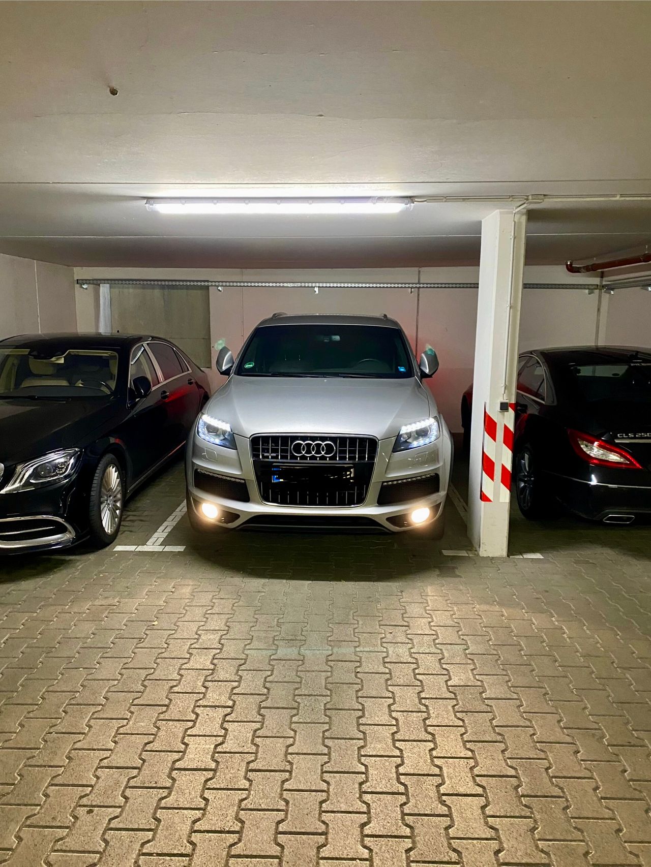 Light and calm penthouse apartment