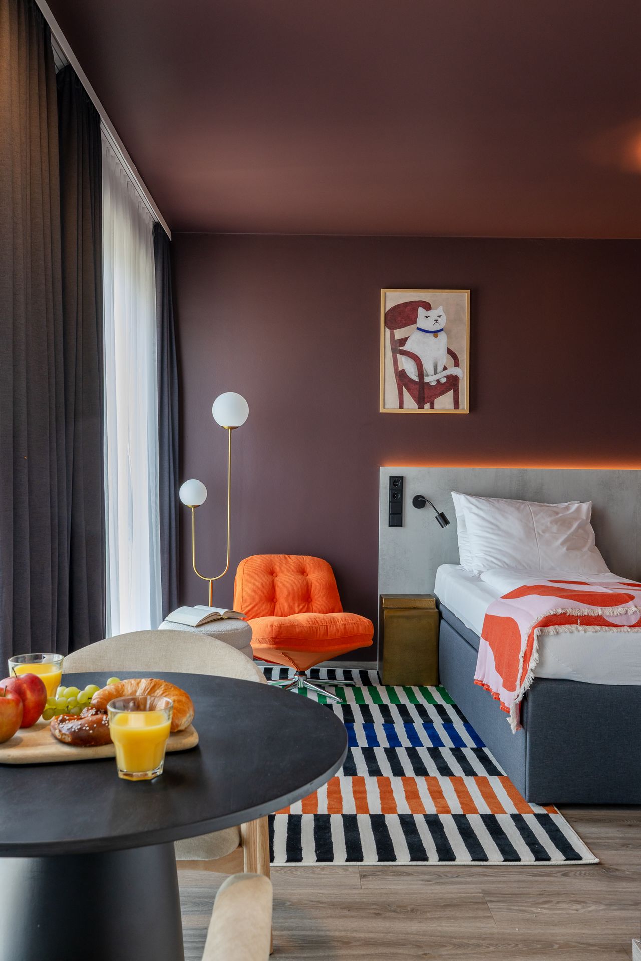 bright studio apartment with weekly cleaning in munich east, near U2