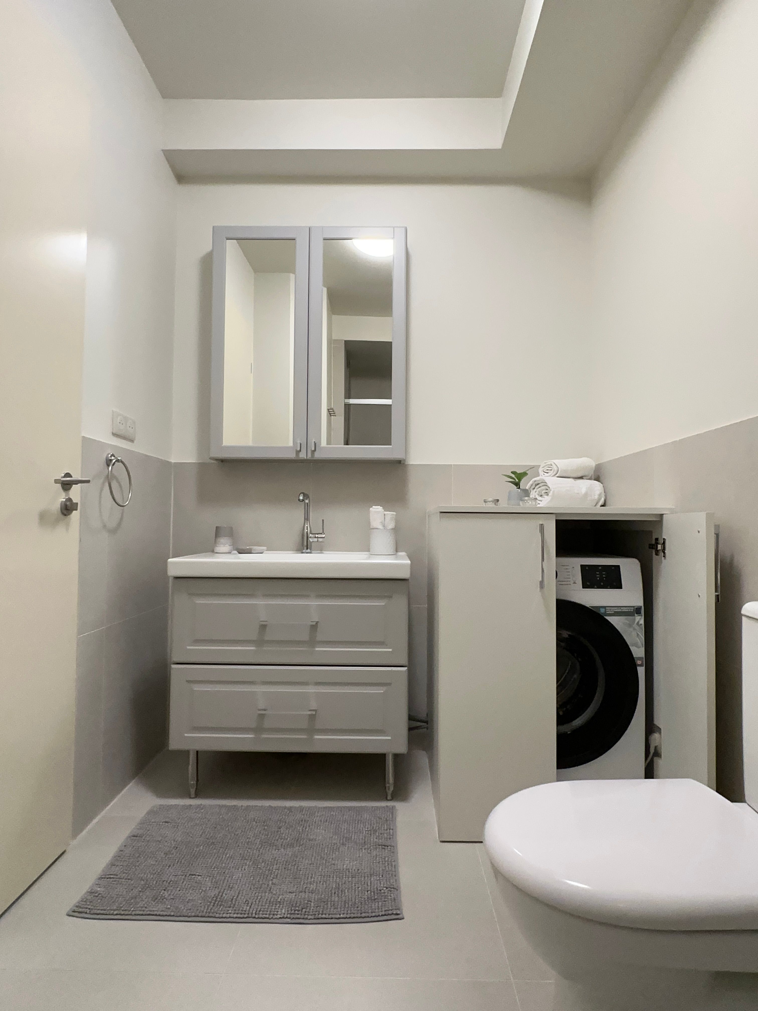 Location Appartement deux pièces neuf et meublé avec soin avec imprenable sur tout Paris 