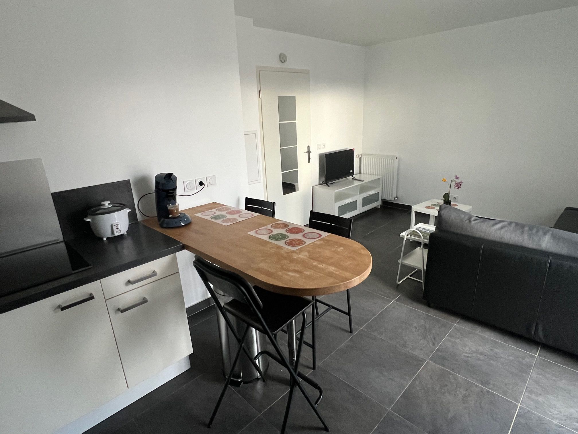 Location Studio T1 lumineux et spacieux avec balcon et parking à Noisy-le-Grand (loyer to