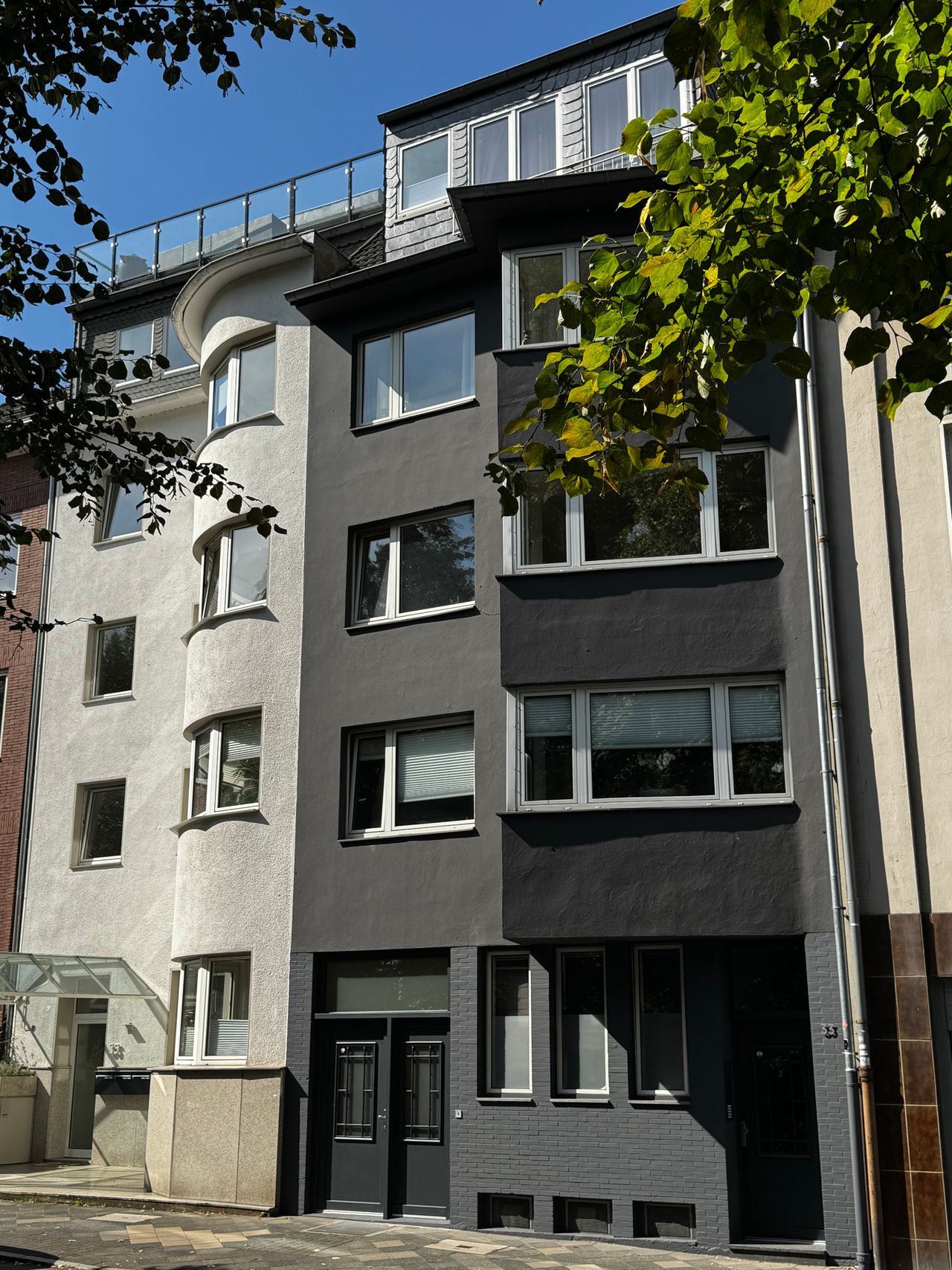 Exclusive, Furnished Maisonette Apartment with Rooftop Terrace in Düsseldorf-Pempelfort