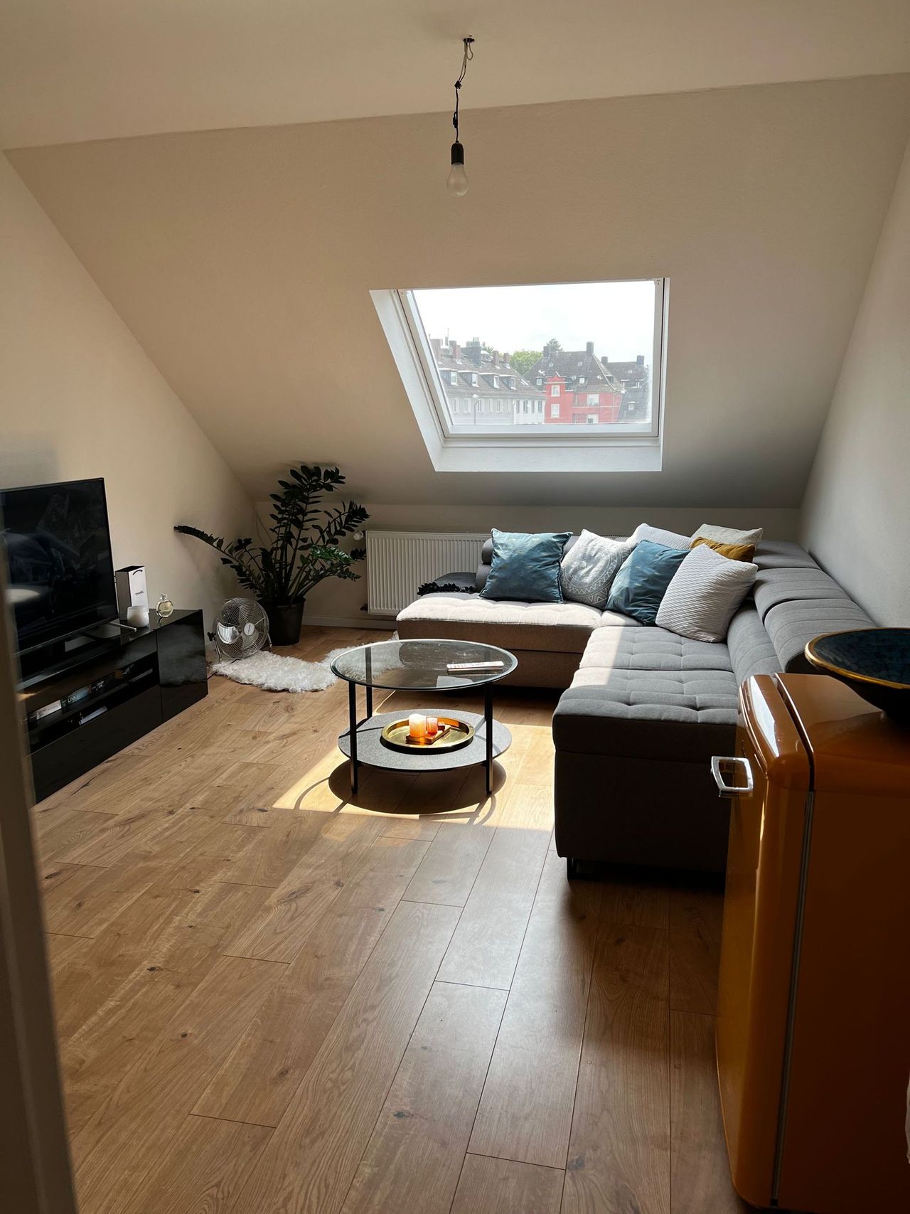 "Centrally Located Penthouse Apartment in Aachen - Your New Home Awaits!"