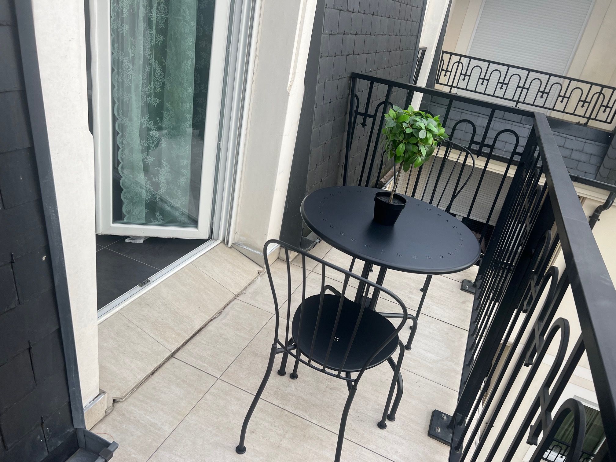 Location Studio T1 lumineux et spacieux avec balcon et parking à Noisy-le-Grand (loyer to