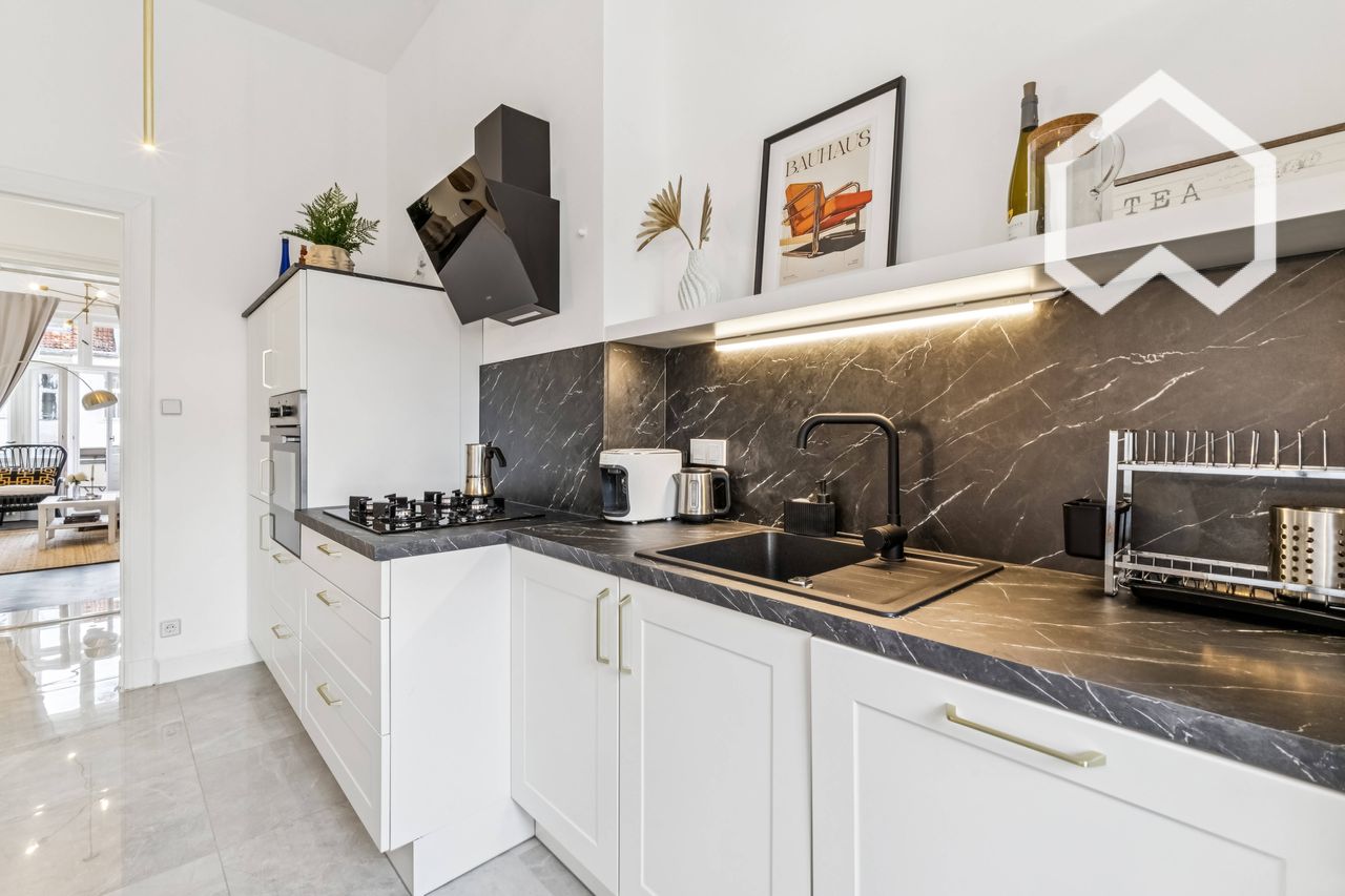 Exclusive Apartment in Berlin-Friedenau (Steglitz): Elegant Art Nouveau Style, Bright & Perfectly Connected