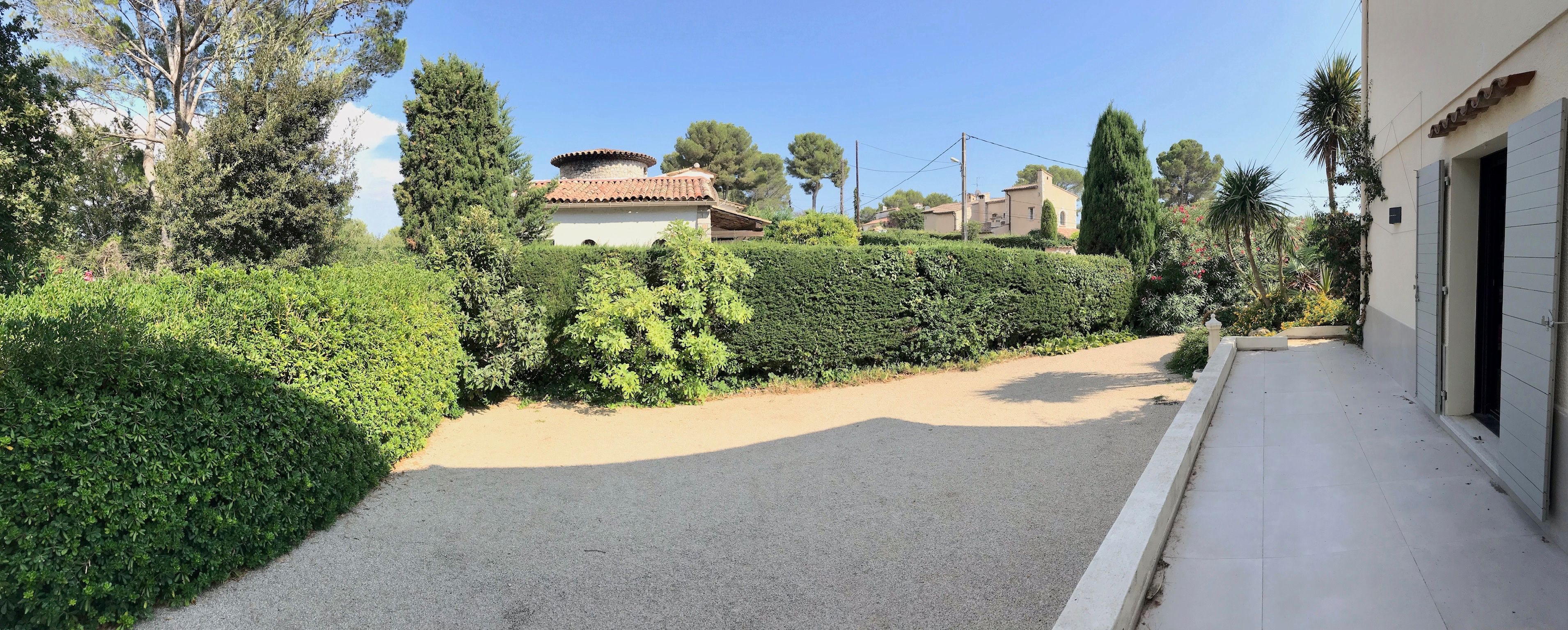 Location Villa avec piscine à proximité de Mougins School (loyer tout inclus)