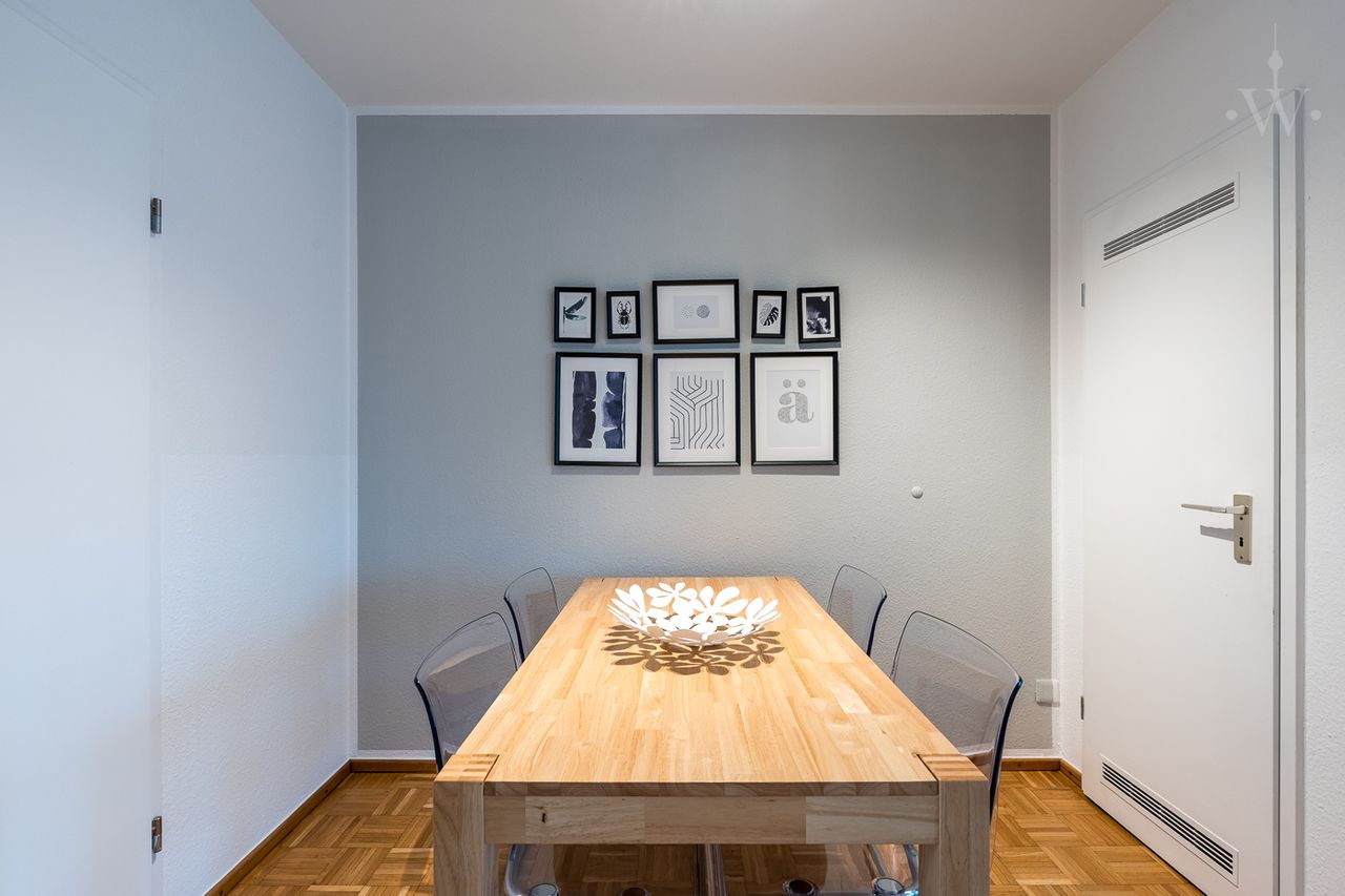 Modernly furnished 4-room maisonette apartment with a view of Charlottenburg Palace