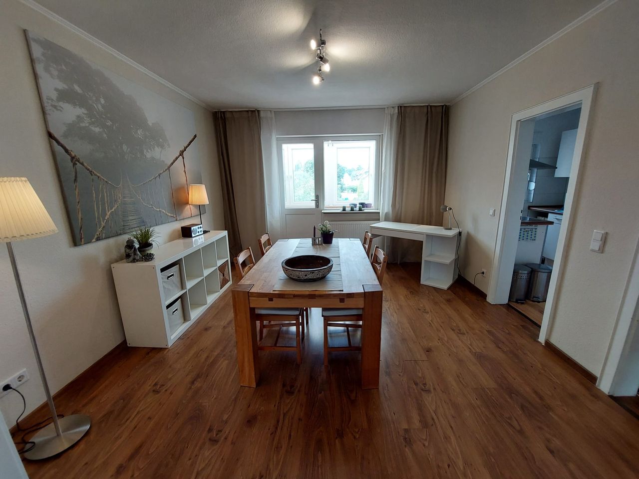 Central and quiet. Large 3 room apartment near Cologne