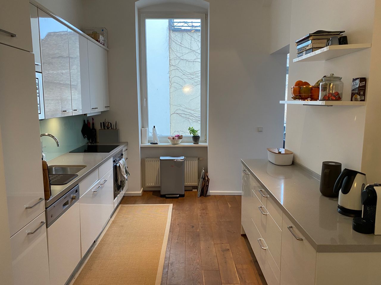 Bright, furnished 3-room apartment in Berlin Mitte with spacious balcony