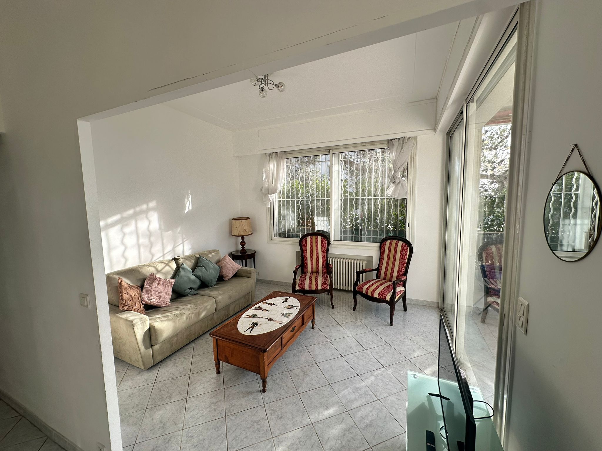 Un havre de paix - appartement dans un parc privé - terrasse de 50m2 - 5 mn de la mer. (loyer tout inclus) Nice