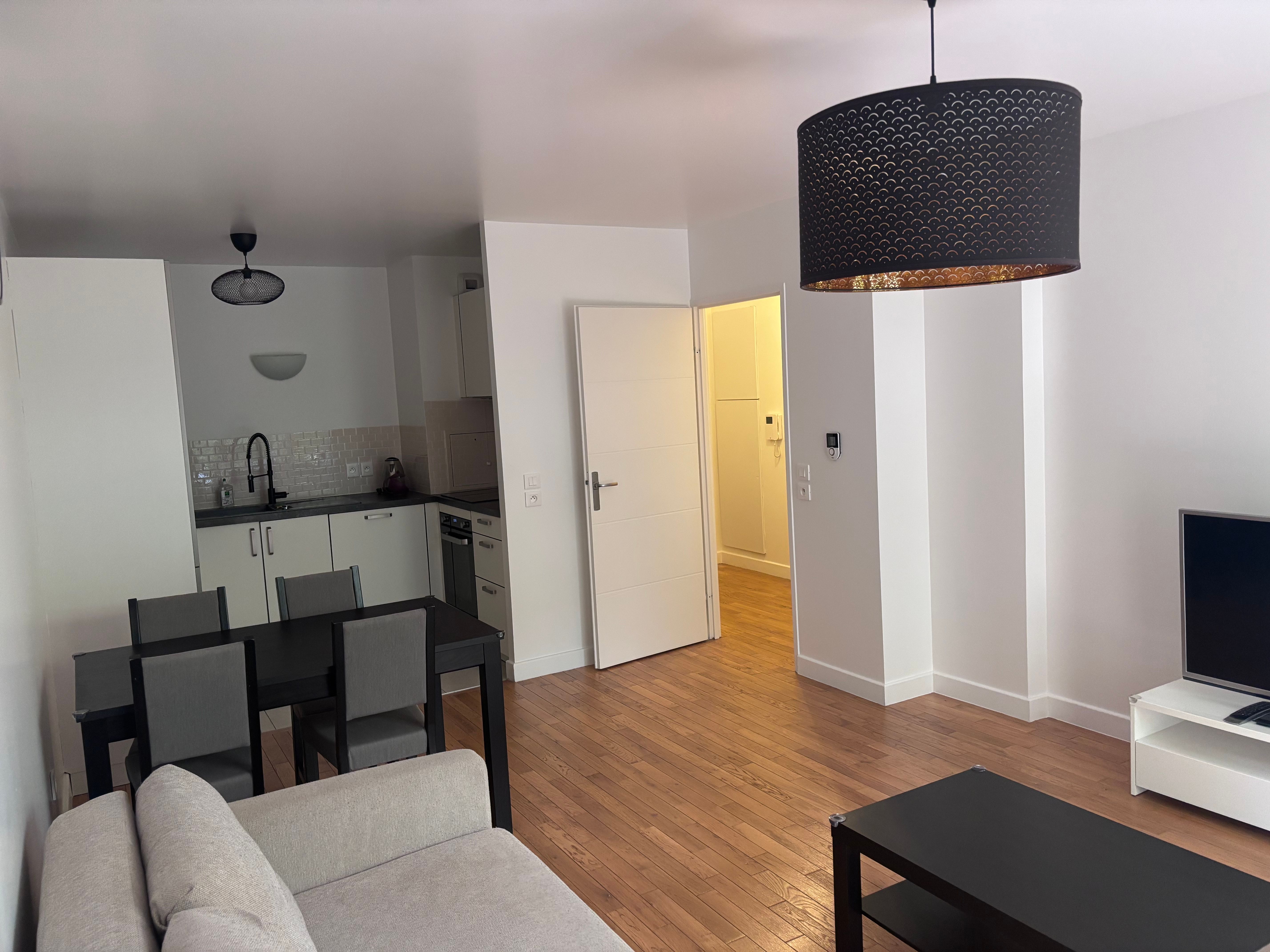 Location Proximité Paris, Chaleureux, Facile en Transport (loyer tout inclus)
