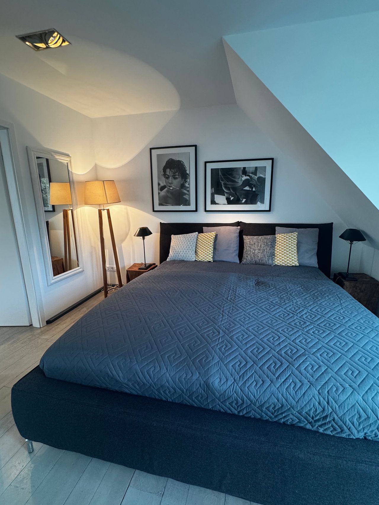 Exclusive, Furnished Maisonette Apartment with Rooftop Terrace in Düsseldorf-Pempelfort