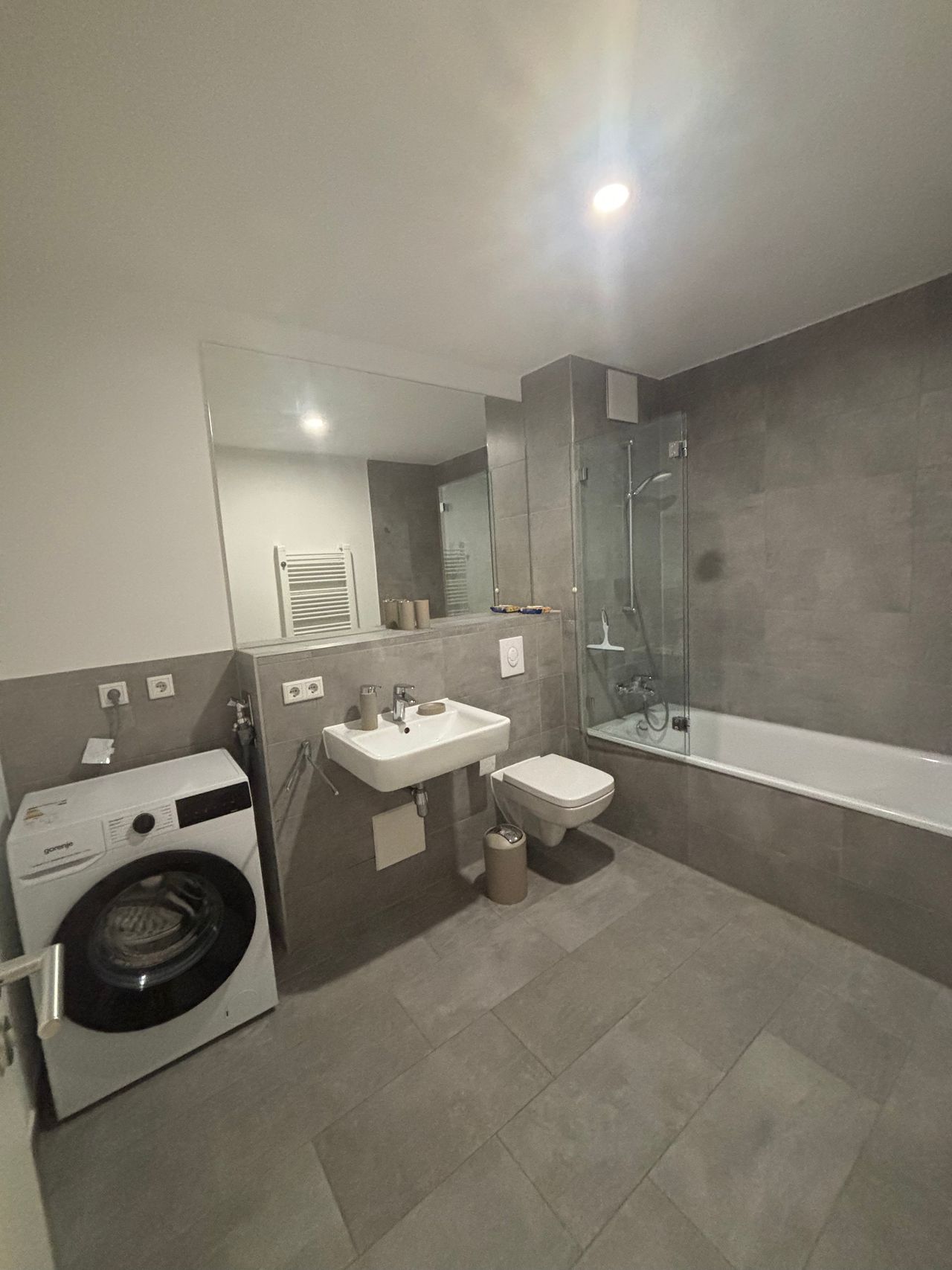 Modern furnished apartment in the heart of the city – temporary sublet