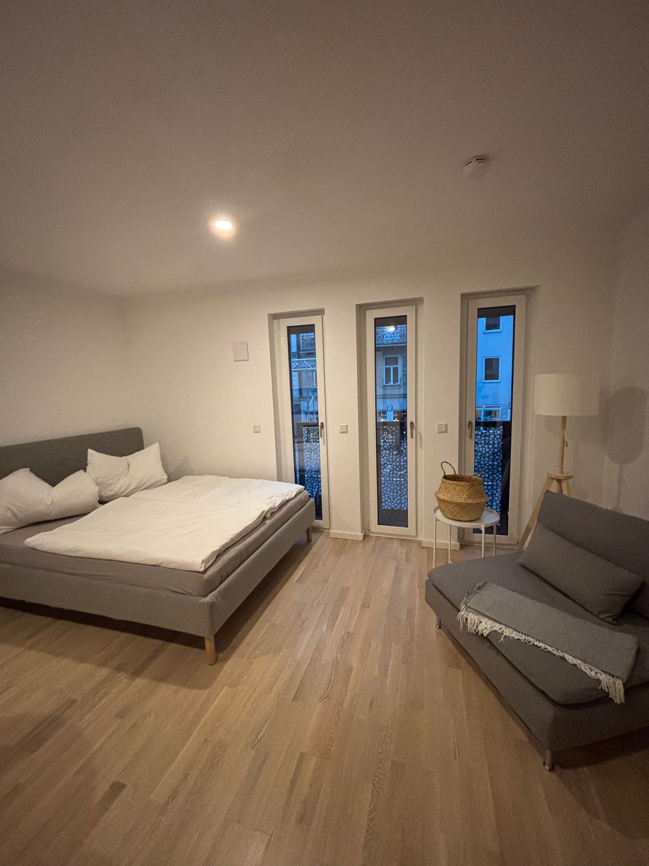 Modern furnished apartment in the heart of the city – temporary sublet