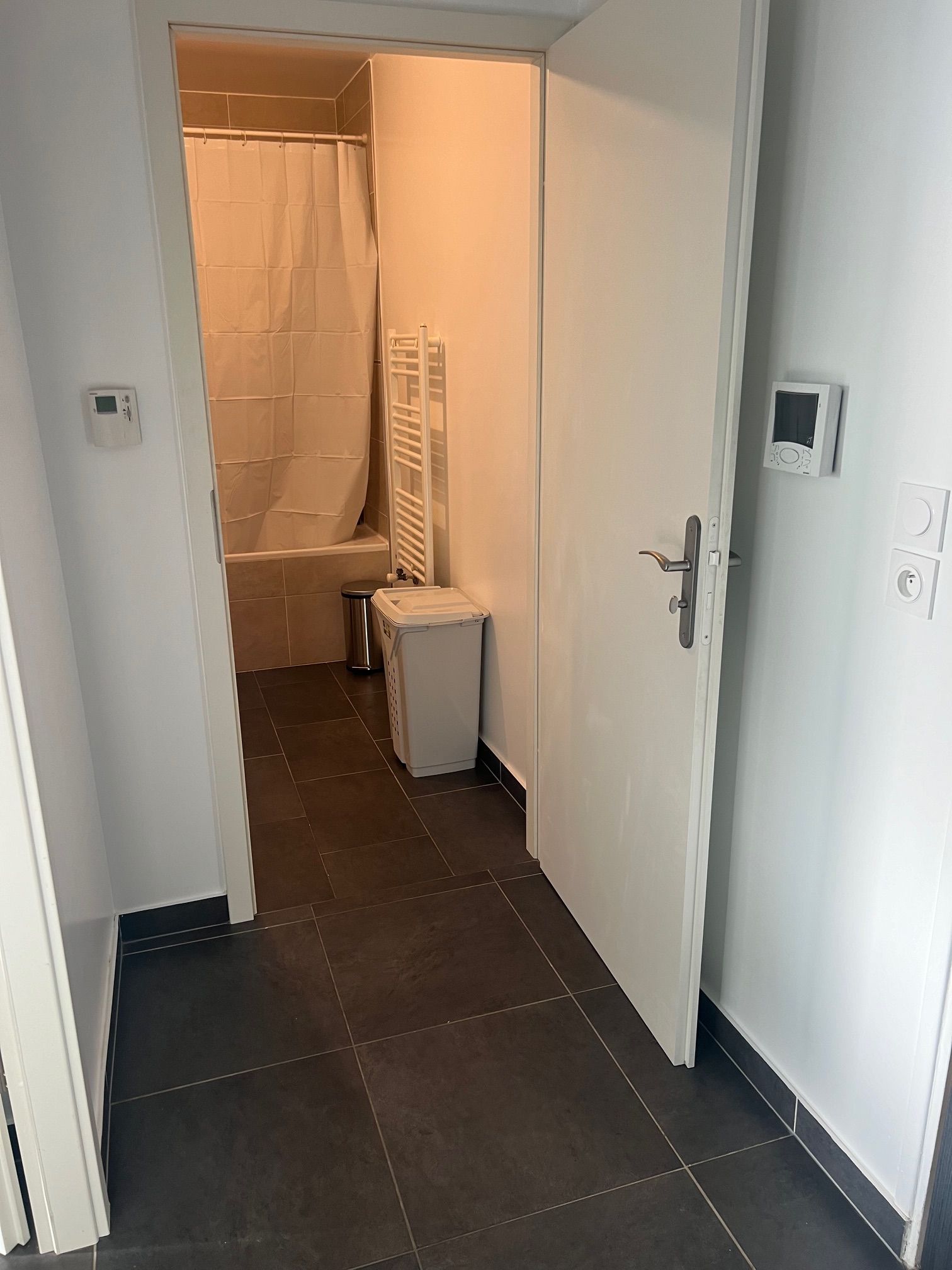 Location Studio T1 lumineux et spacieux avec balcon et parking à Noisy-le-Grand (loyer to