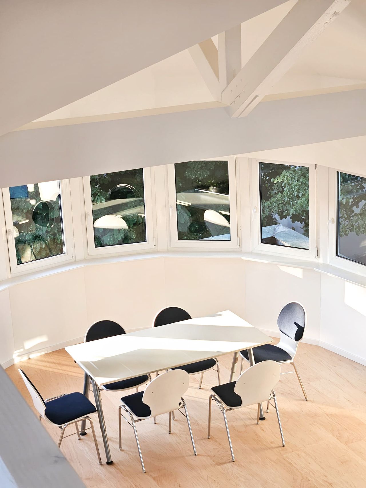 Elegant maisonette apartment with a view of the Rhine – stylish living in Düsseldorf-Kaiserswerth