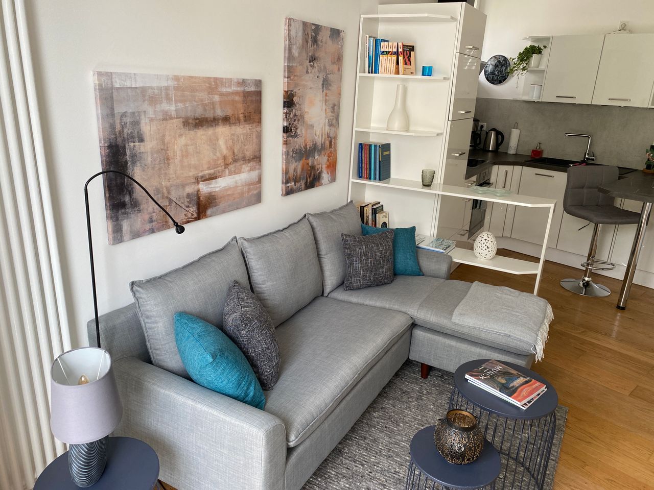 Freshly renovated two-room flat on villa plot, new furniture, 20 minutes from Düsseldorf and Essen