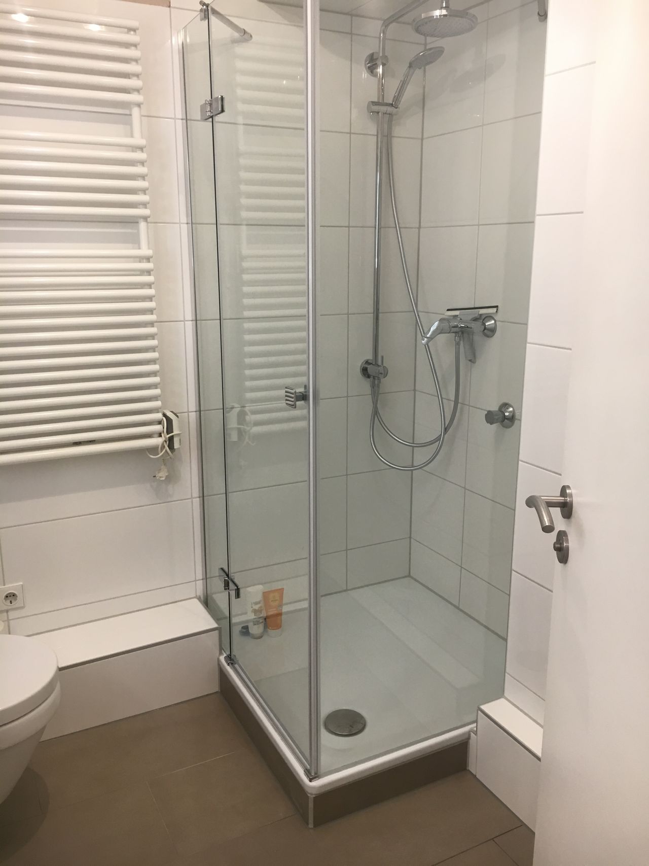 Möblierte 5-Zimmer-Wohnung mit Balkon und Homeoffice-Bereich in Toplage Unterbilk (befristet)