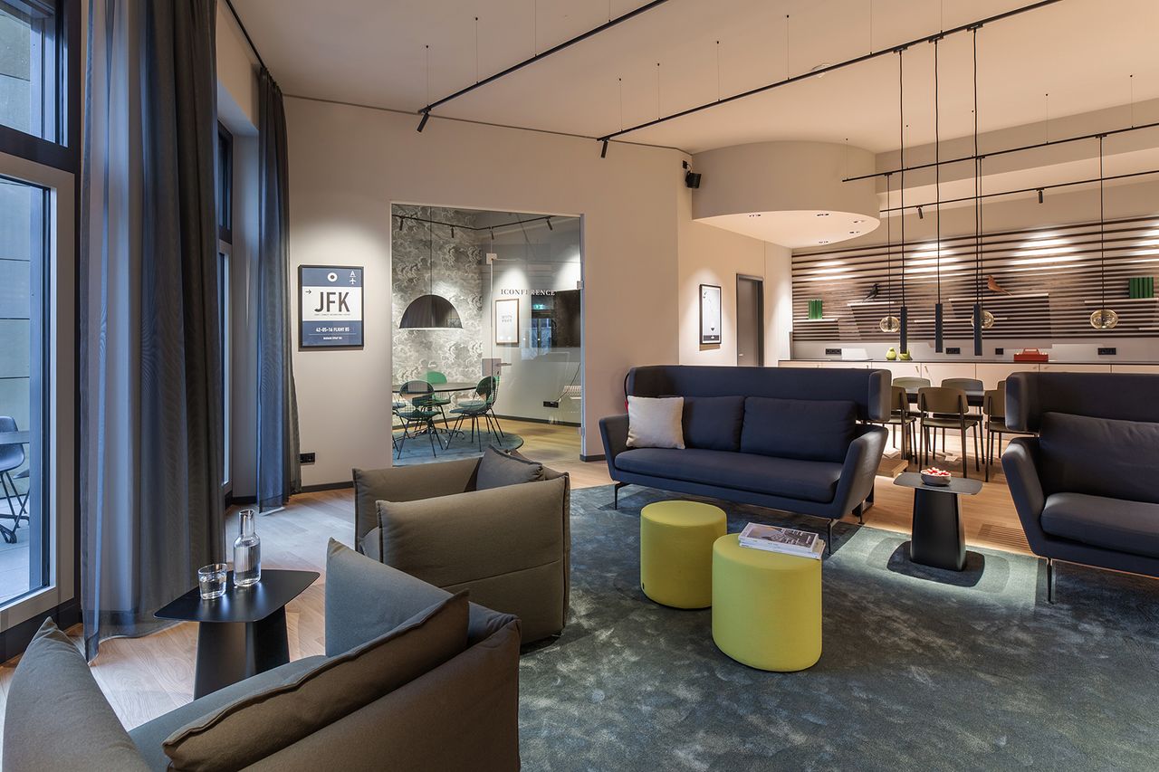 Modern Studio Apartment right at the Airport