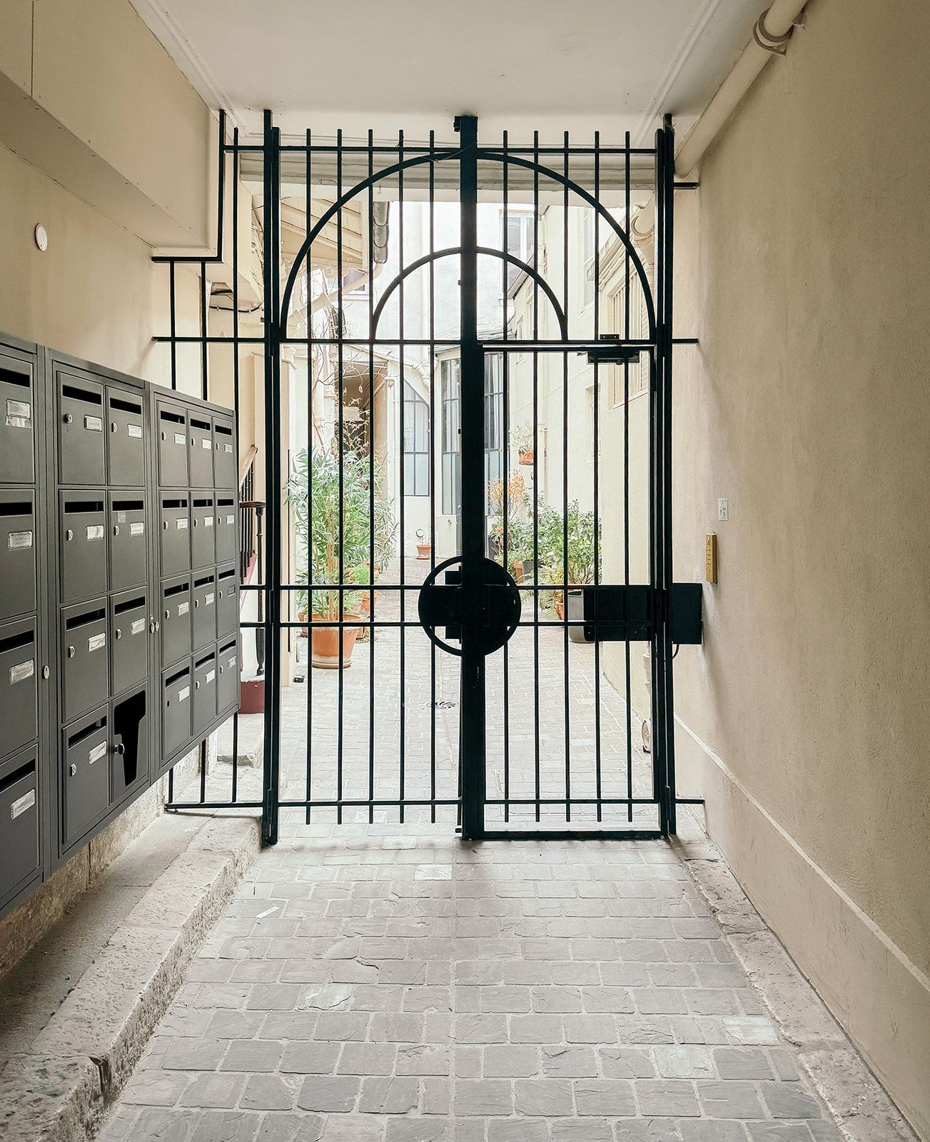 ✨ Studio rénové haut de gamme – Oberkampf – Calme absolu sur cour (loyer tout inclus) Paris