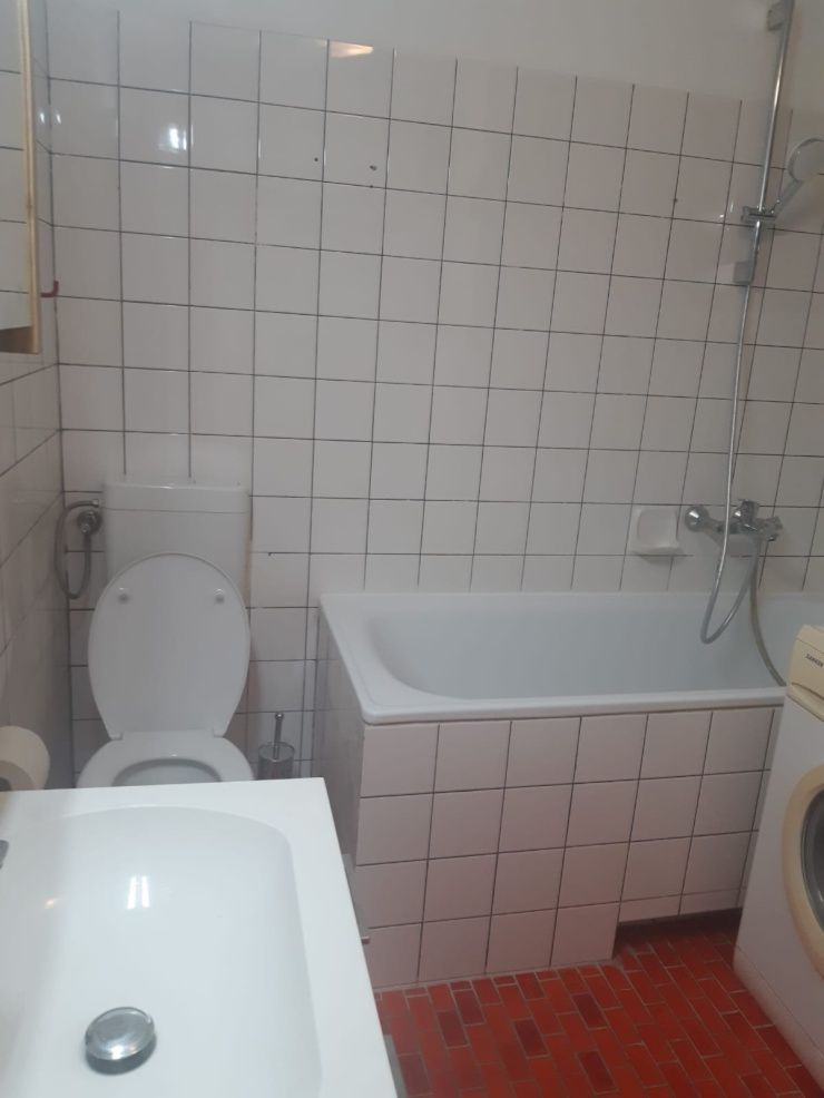 Bright & neatly furnished room located in Wilmersdorf available in a 3-person shared apartment in Wilmersdorf