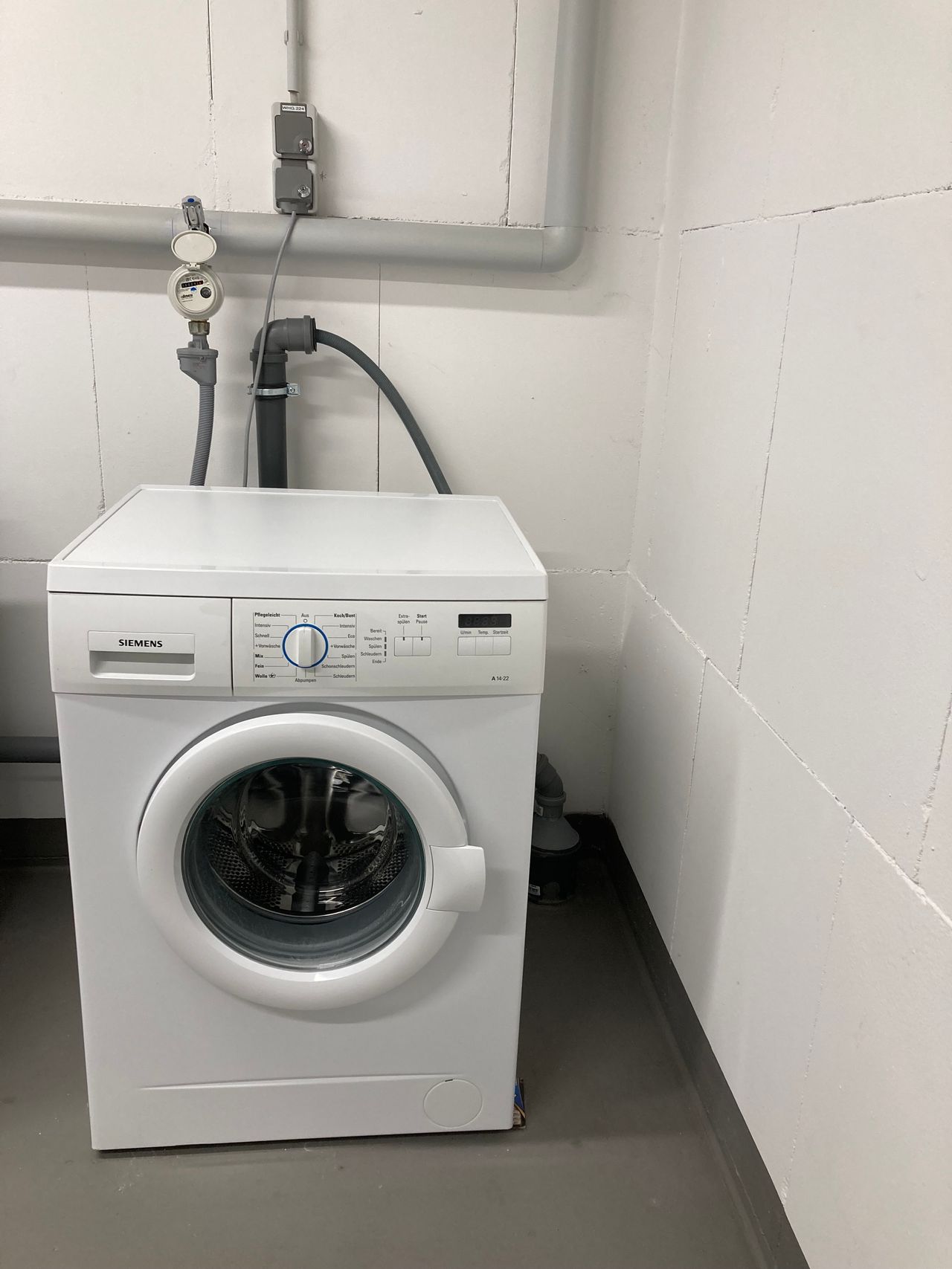 2 room-modern 2020s apartment in Cologne-Lövenich (West) close to S-Bahn station, balcony