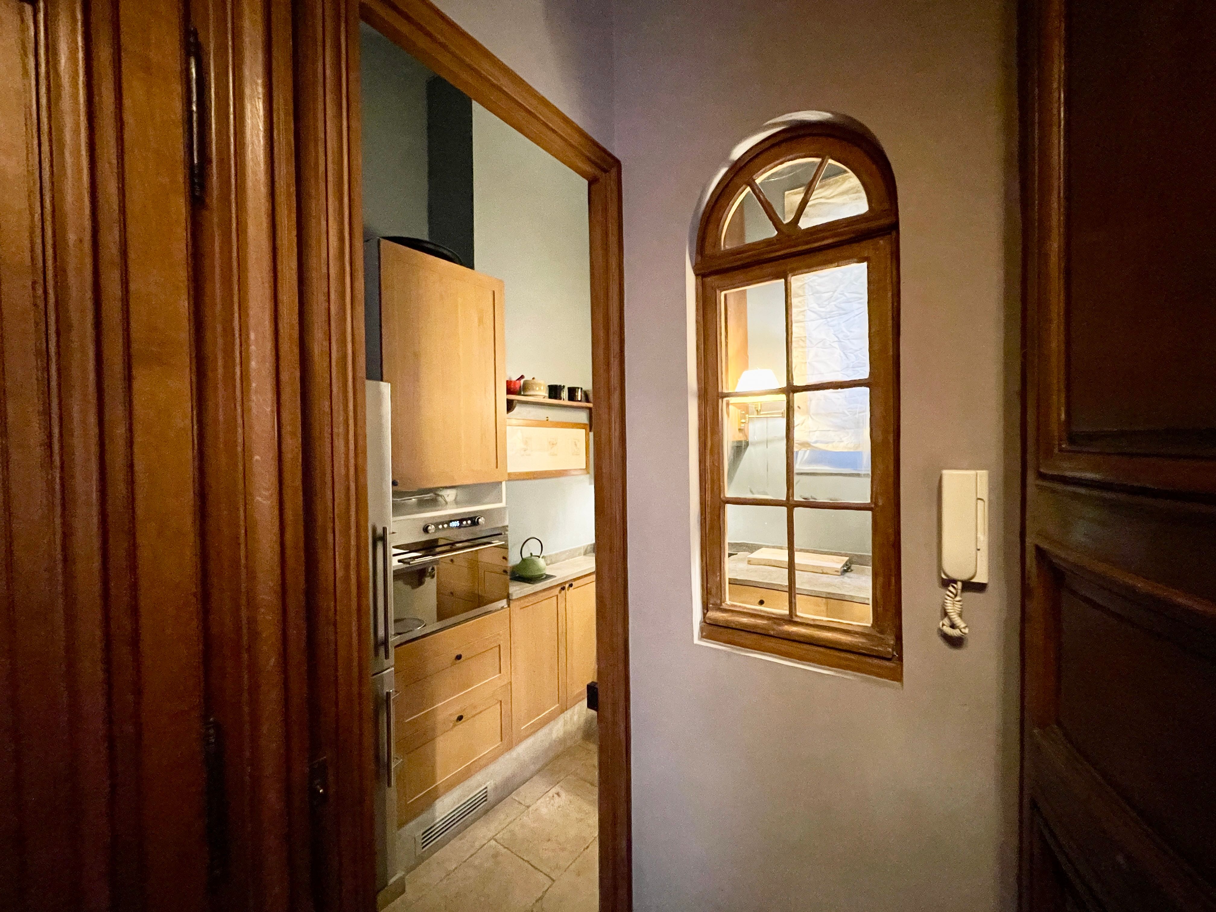 Location Prestigious Apartment in a Historic Building on the Famous Île Saint-Louis (loye