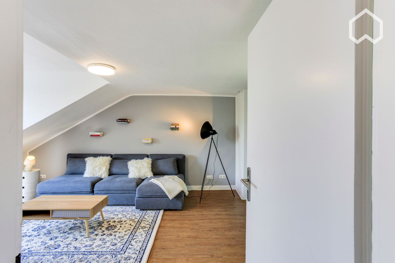 Stylish and pretty apartment with roof terrace, located in Sülz Cologne's favorite district. Digitally equipped.