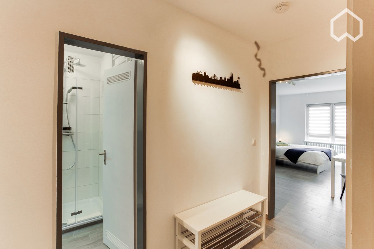 Modern flat in the city centre of Leverkusen (optional parking & close to main station)