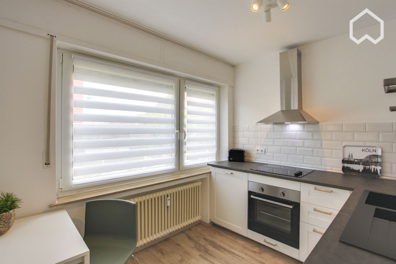 Bright, modern Apartment 15 mins from Cologne centre by train (car park optional)