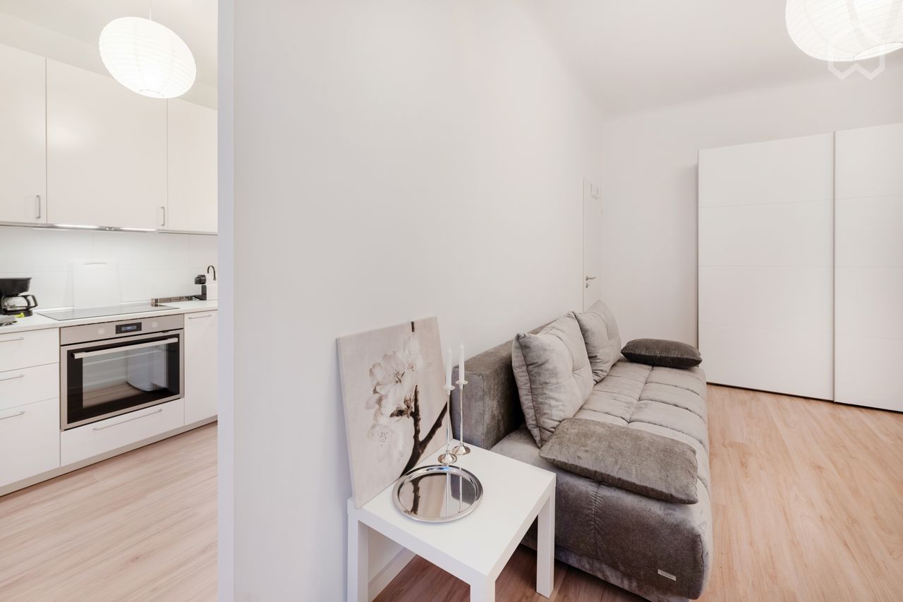 Single-Apartment near University and Grunewald, top renovated, fully furnished, high quality and modern furnishings. No commission