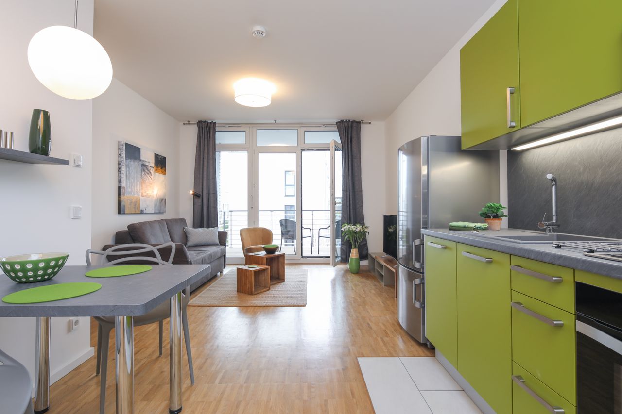 Perfect 2 room business apartment with spacious balcony on Prenzlauer Berg
