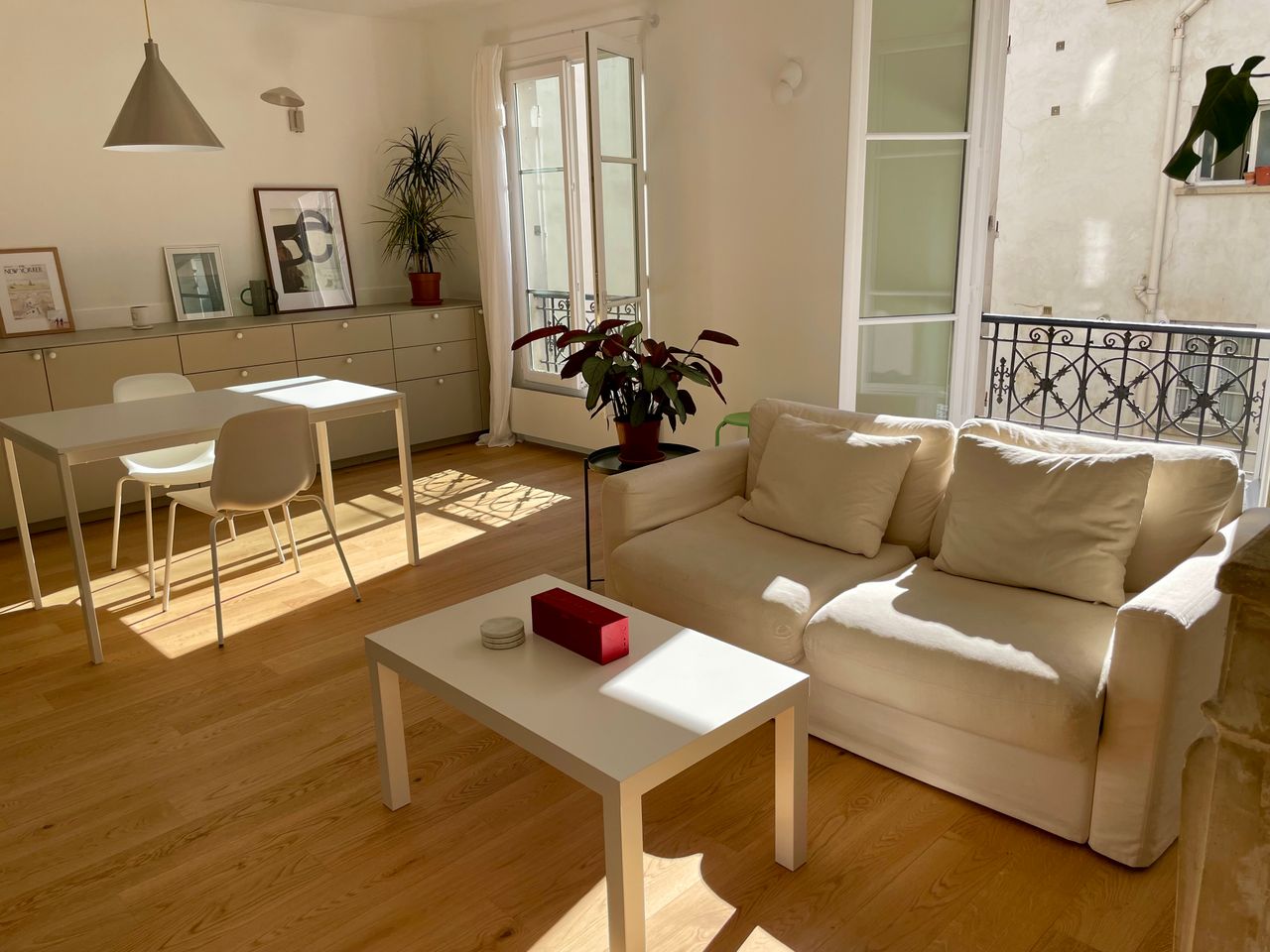 Bright & Stylish 1-Bedroom Apartment in the Heart of the 9th – Quiet Courtyard, High-End Renovation