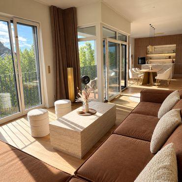Light-filled Penthouse with 14m South-Facing Window Front, Roof Terrace & Loggia in the Heart of Schöneberg in Schöneberg