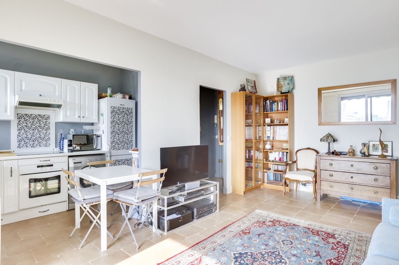 Air-conditioned apartment with terrace