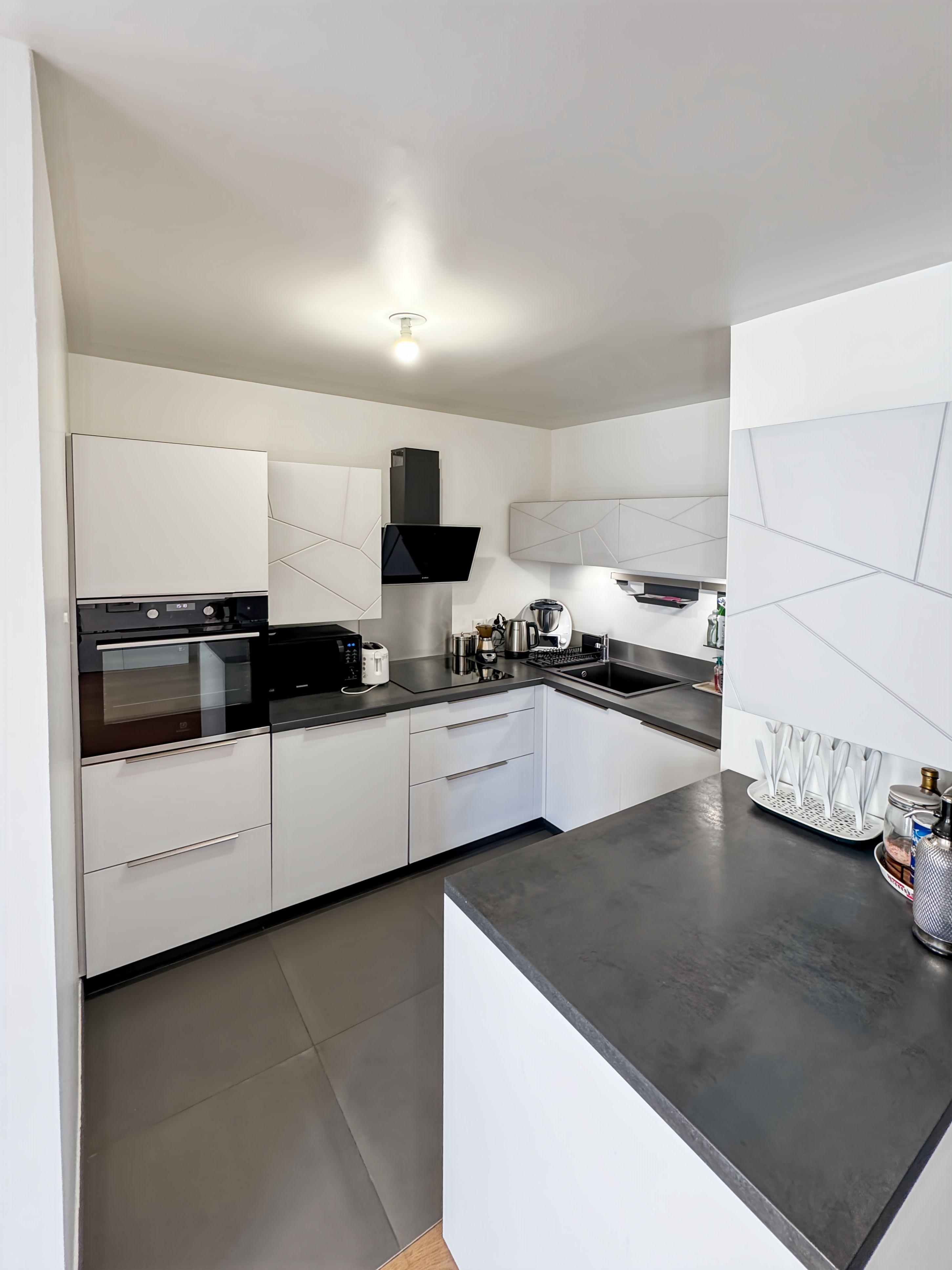 Spacieux 4 Pièces avec Balcon et Parking à Puteaux – Passage Voltaire (loyer tout inclus) Puteaux