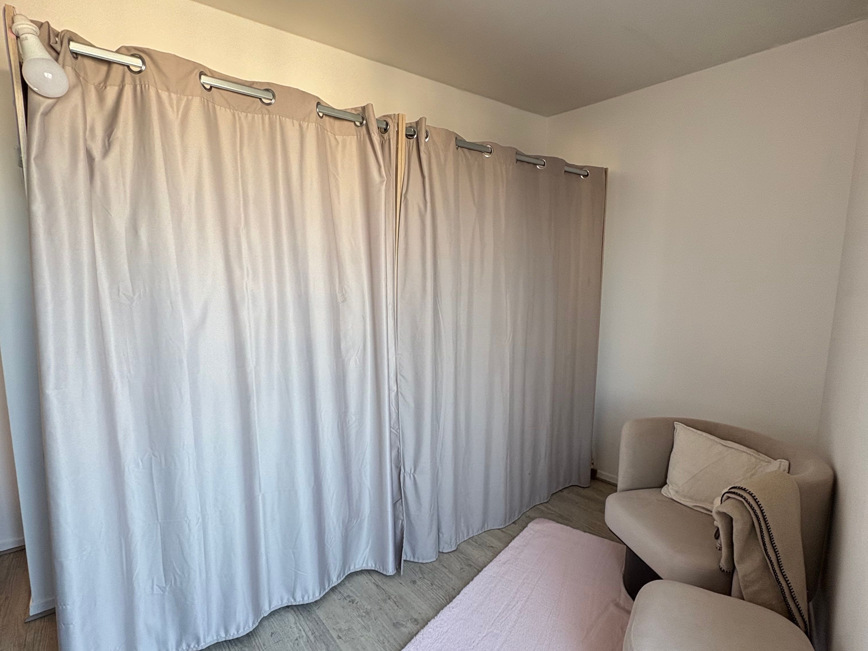 Location Appartement traversant au dernier étage avec terrasse et balcon – proximité de L