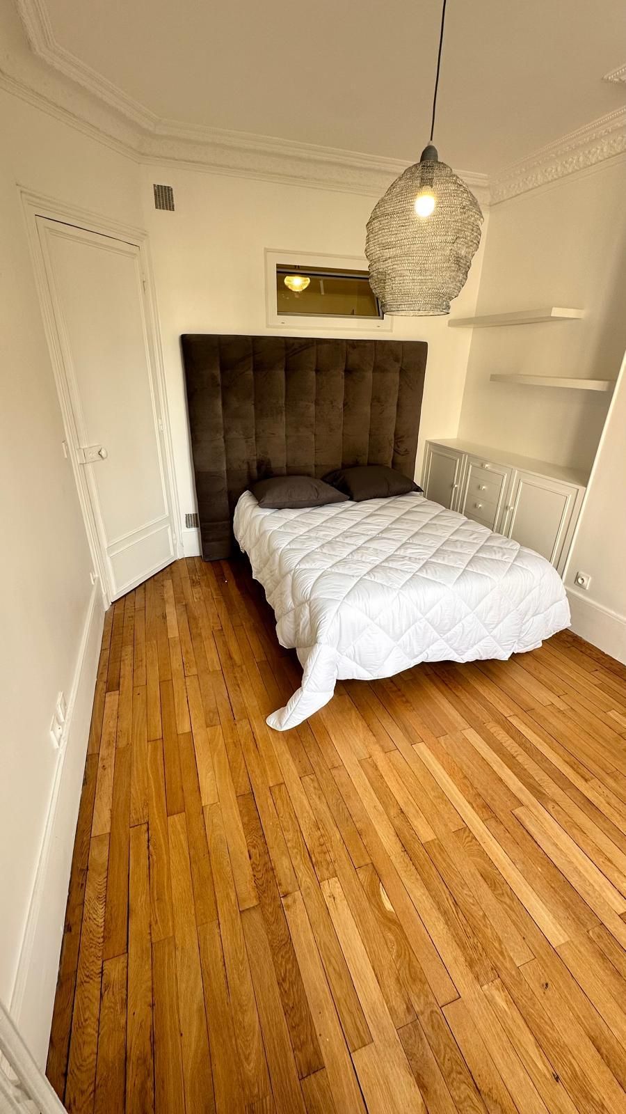 Location Appartement lumineux 70 m² – Double séjour, 2 Chambres & ascenseur – Rue Fays (l