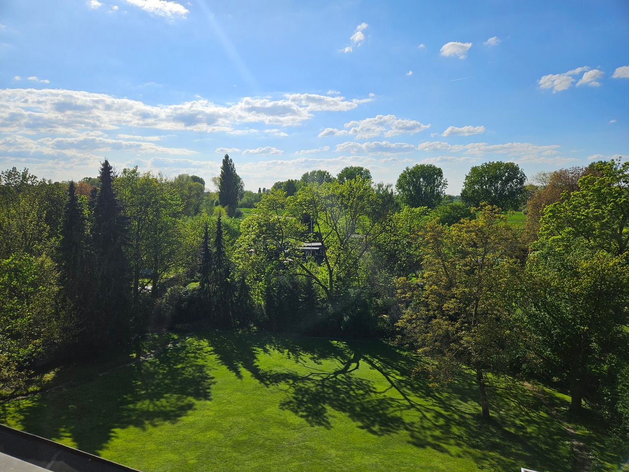 Elegant maisonette apartment with a view of the Rhine – stylish living in Düsseldorf-Kaiserswerth