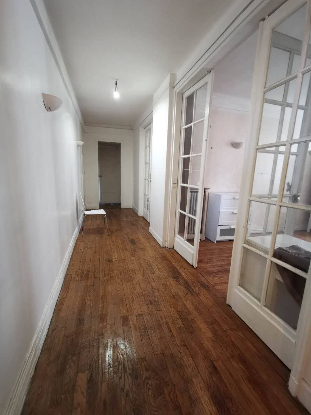 Location Spacieux appartement avec 2/3 chambres, entièrement équipé et rénové – Paris 16e