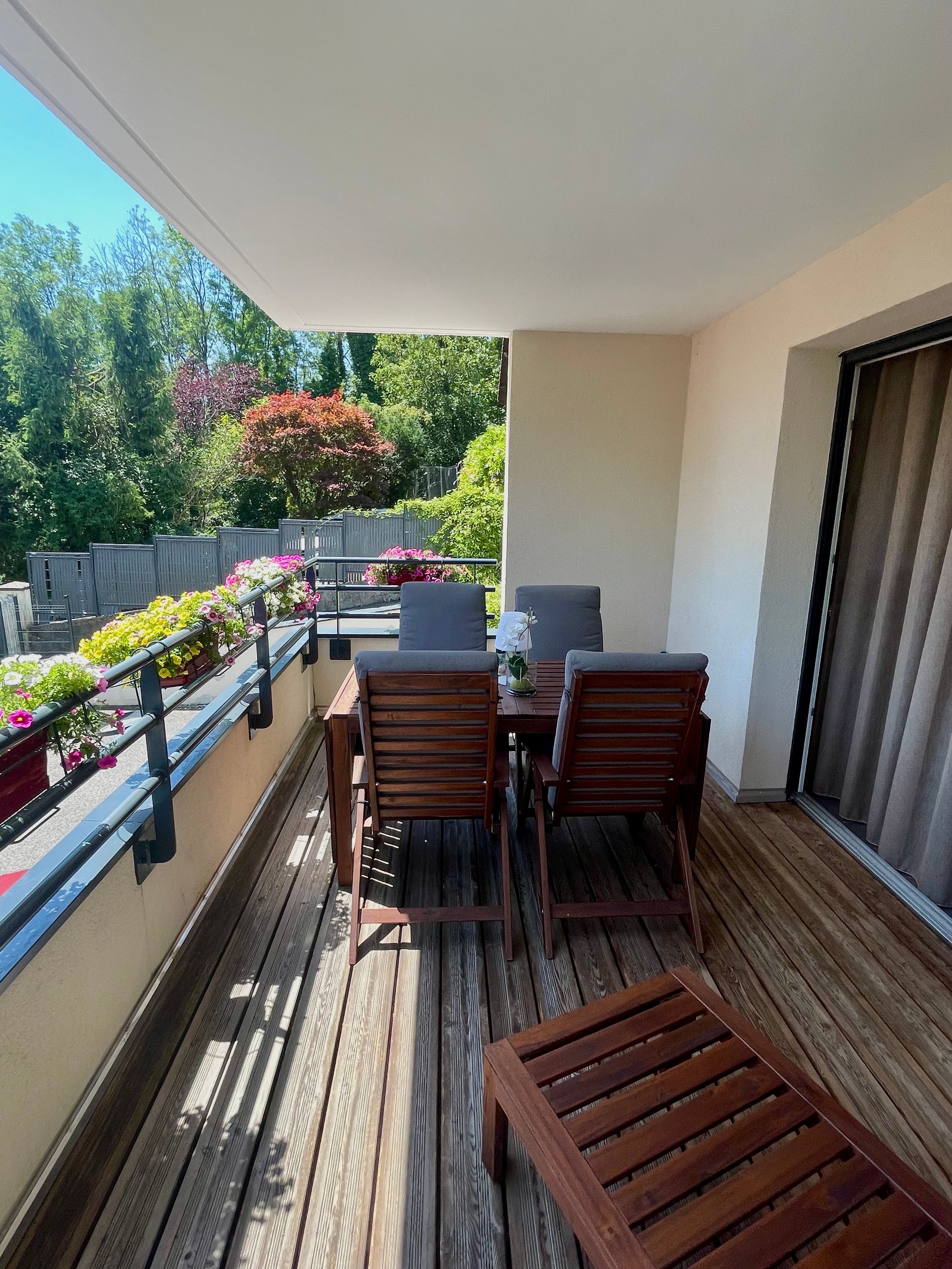 Location Spacieux appartement meublé de 3 chambres avec terrasse, jardin privé et 2 place