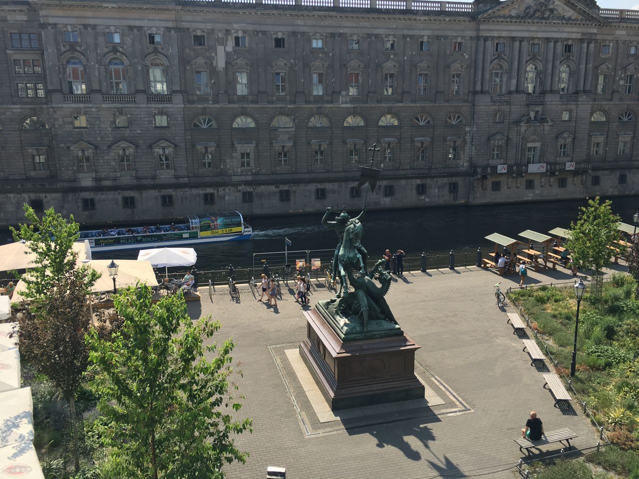 Bright & awesome loft in Mitte