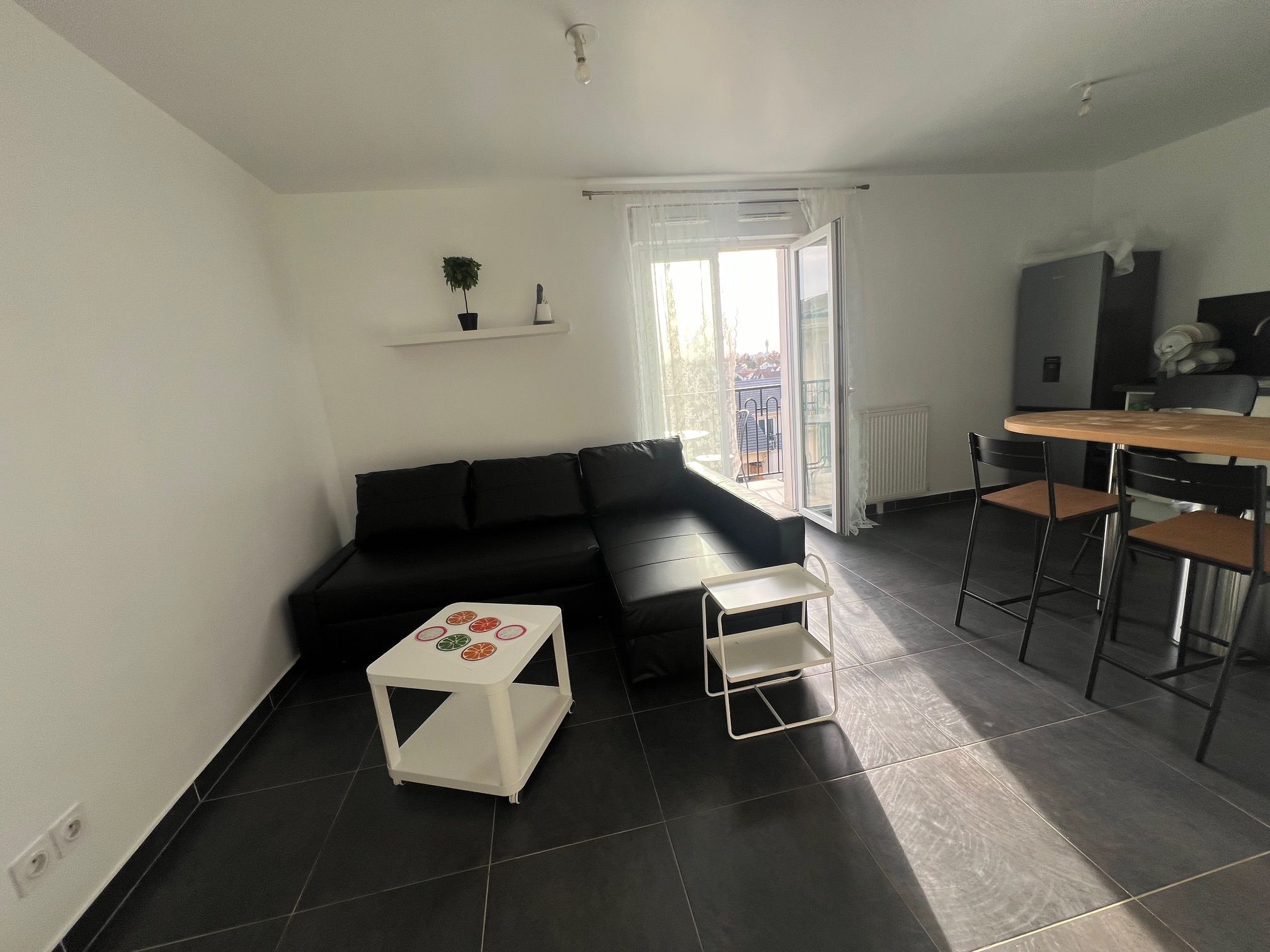 Location Studio T1 lumineux et spacieux avec balcon et parking à Noisy-le-Grand (loyer to