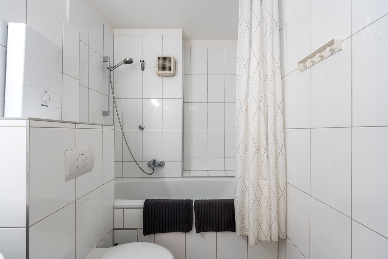 Modernly furnished 4-room maisonette apartment with a view of Charlottenburg Palace