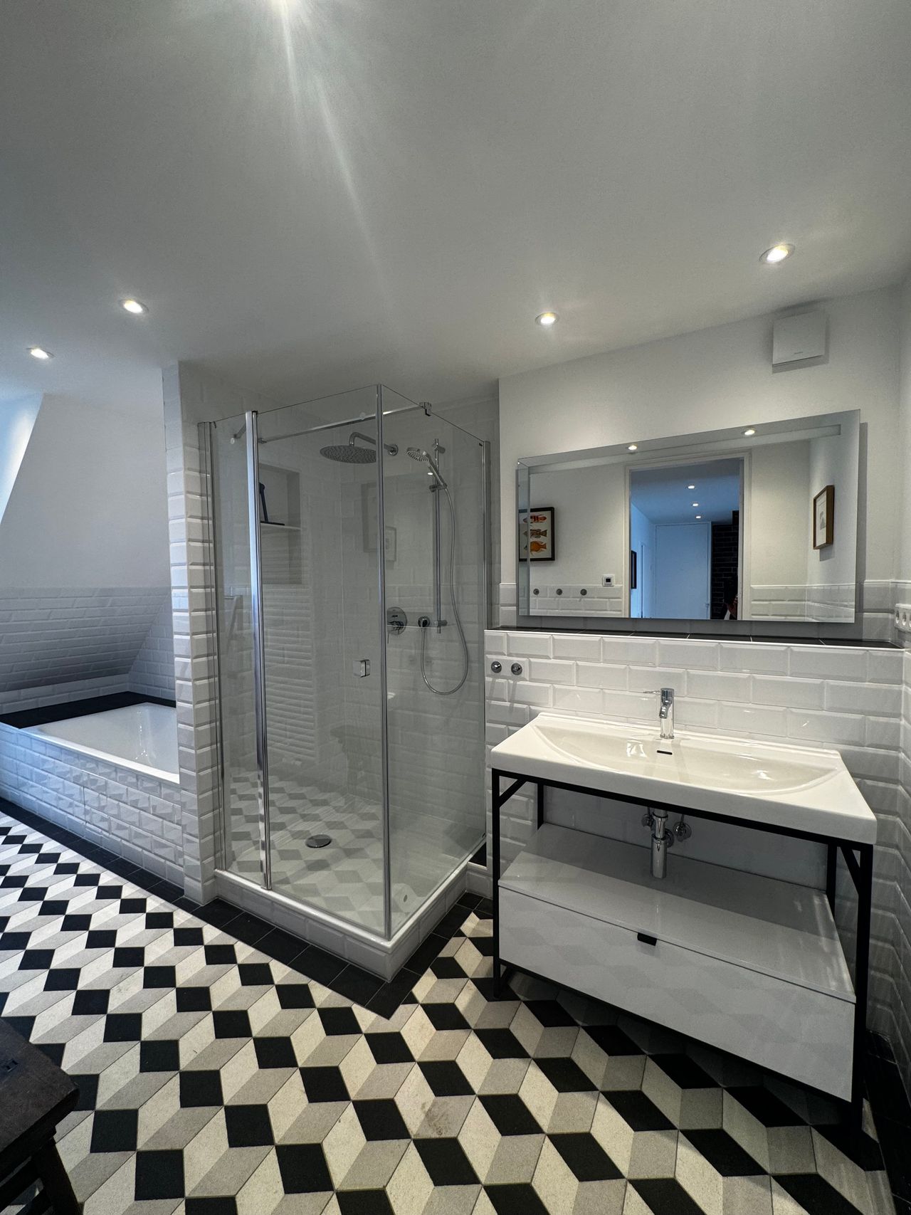 Exclusive, Furnished Maisonette Apartment with Rooftop Terrace in Düsseldorf-Pempelfort