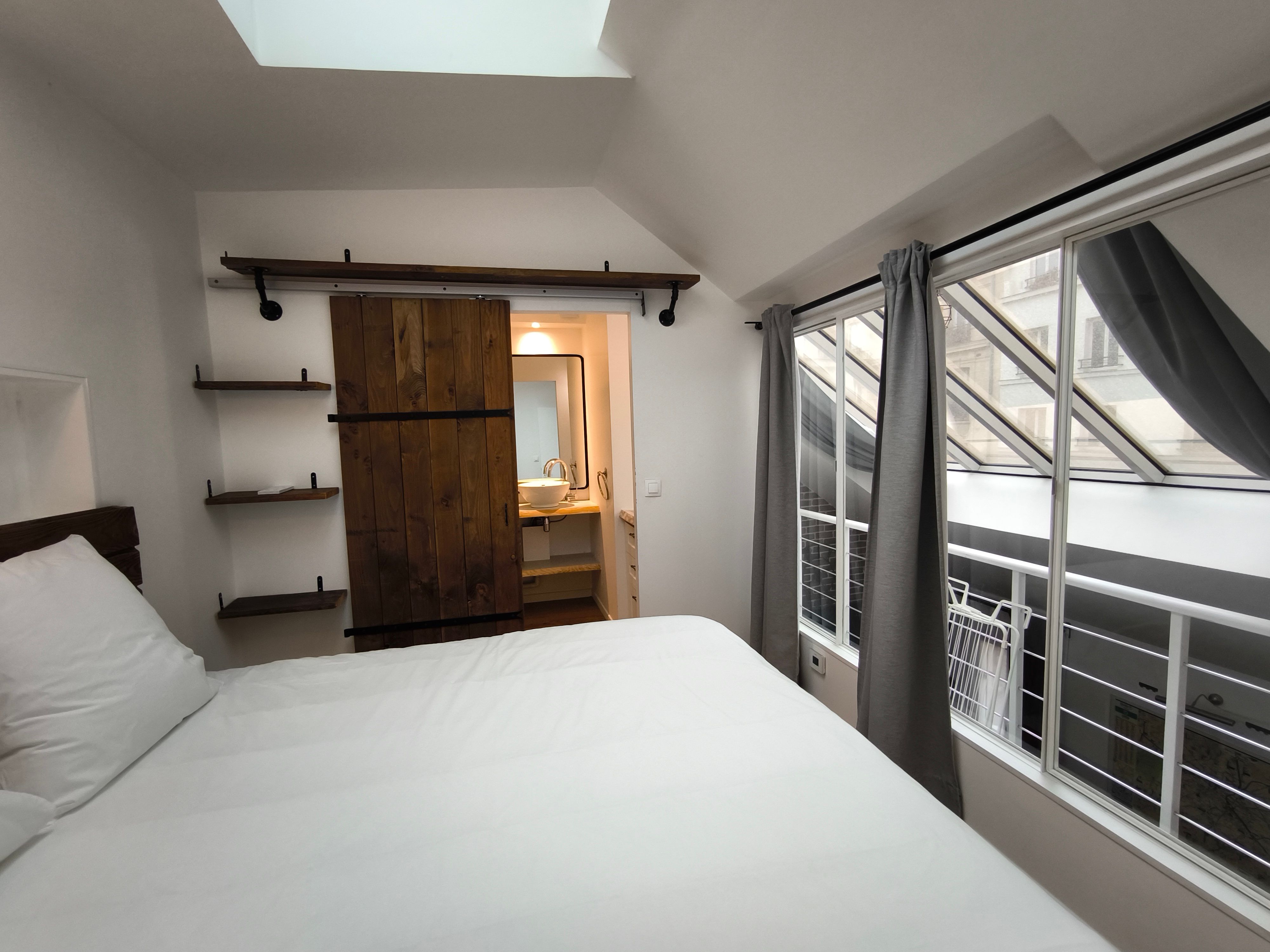 Location Loft Duplex Parisien : un nid douillet à Paris (loyer tout inclus)